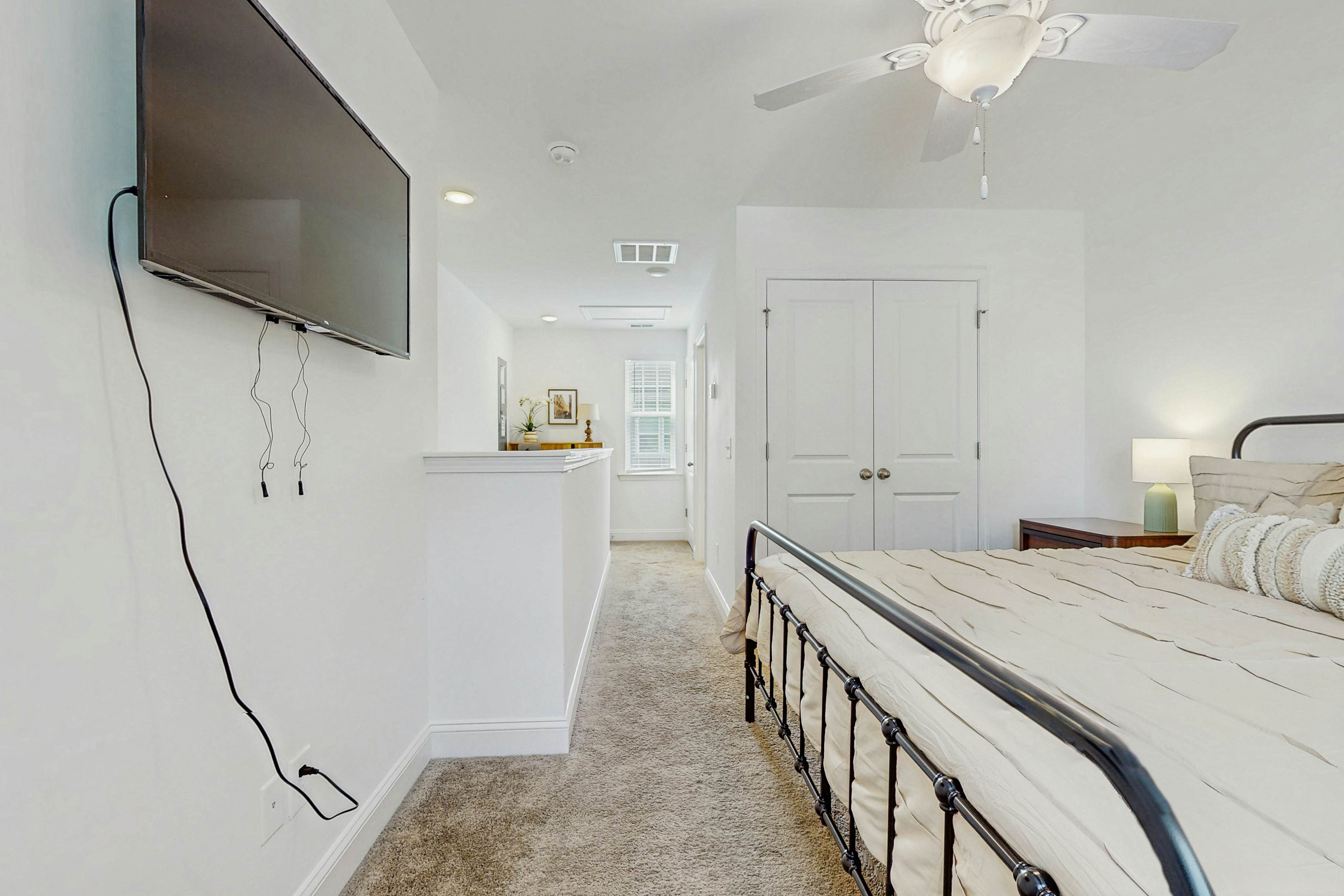 1BR loft in Pet Friendly Resort w/ pool, hot tub & parks