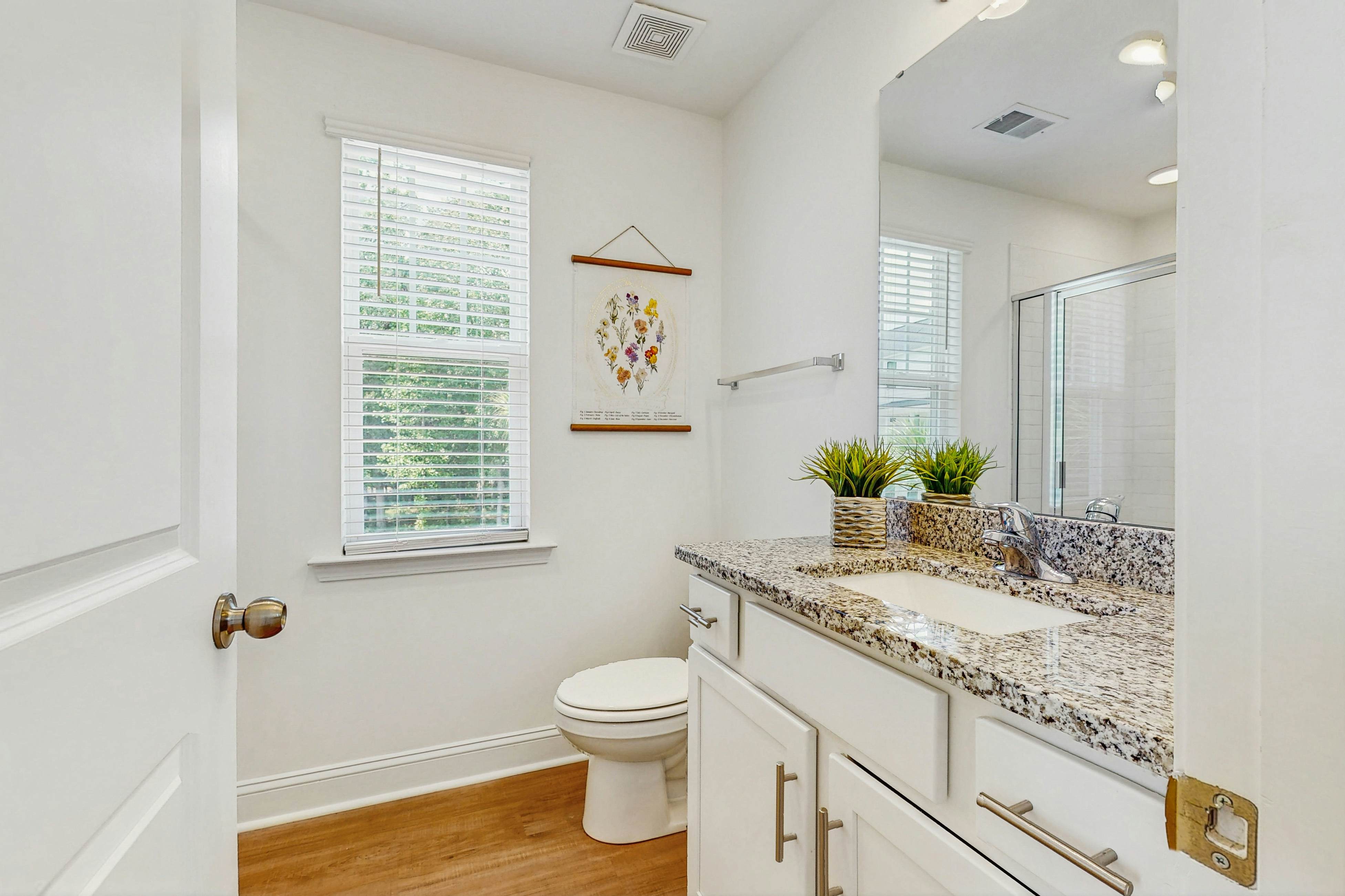 1BR loft in Pet Friendly Resort w/ pool, hot tub & parks