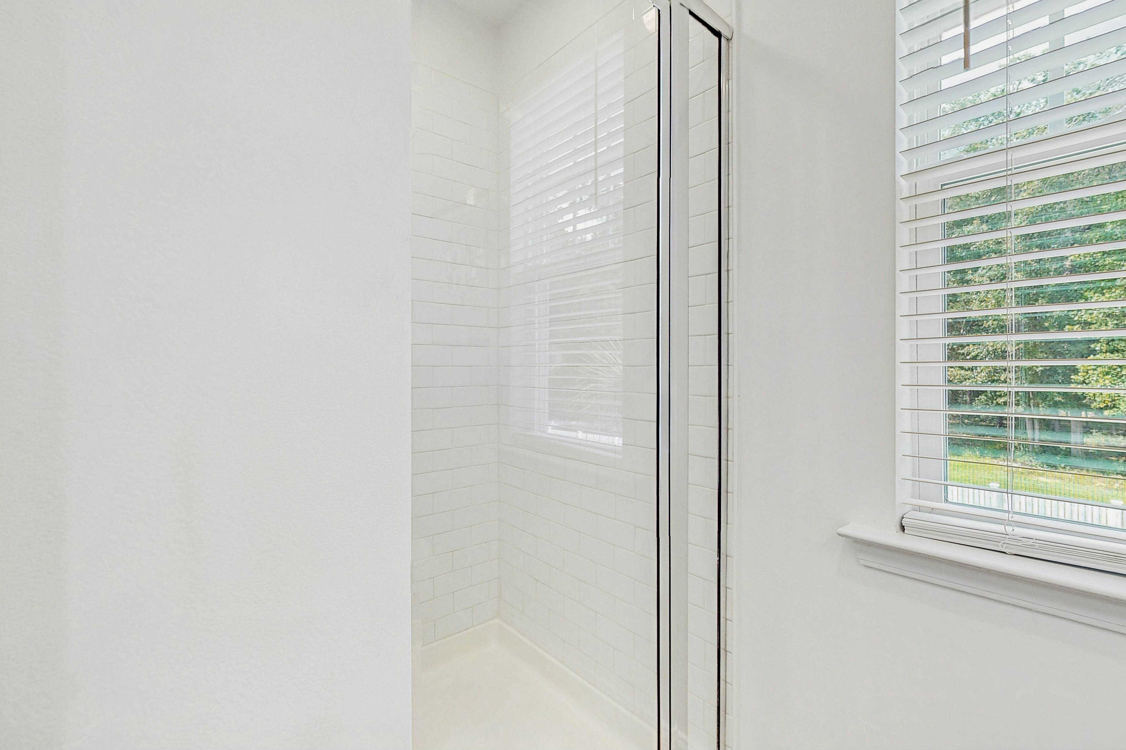 1BR loft in Pet Friendly Resort w/ pool, hot tub & parks