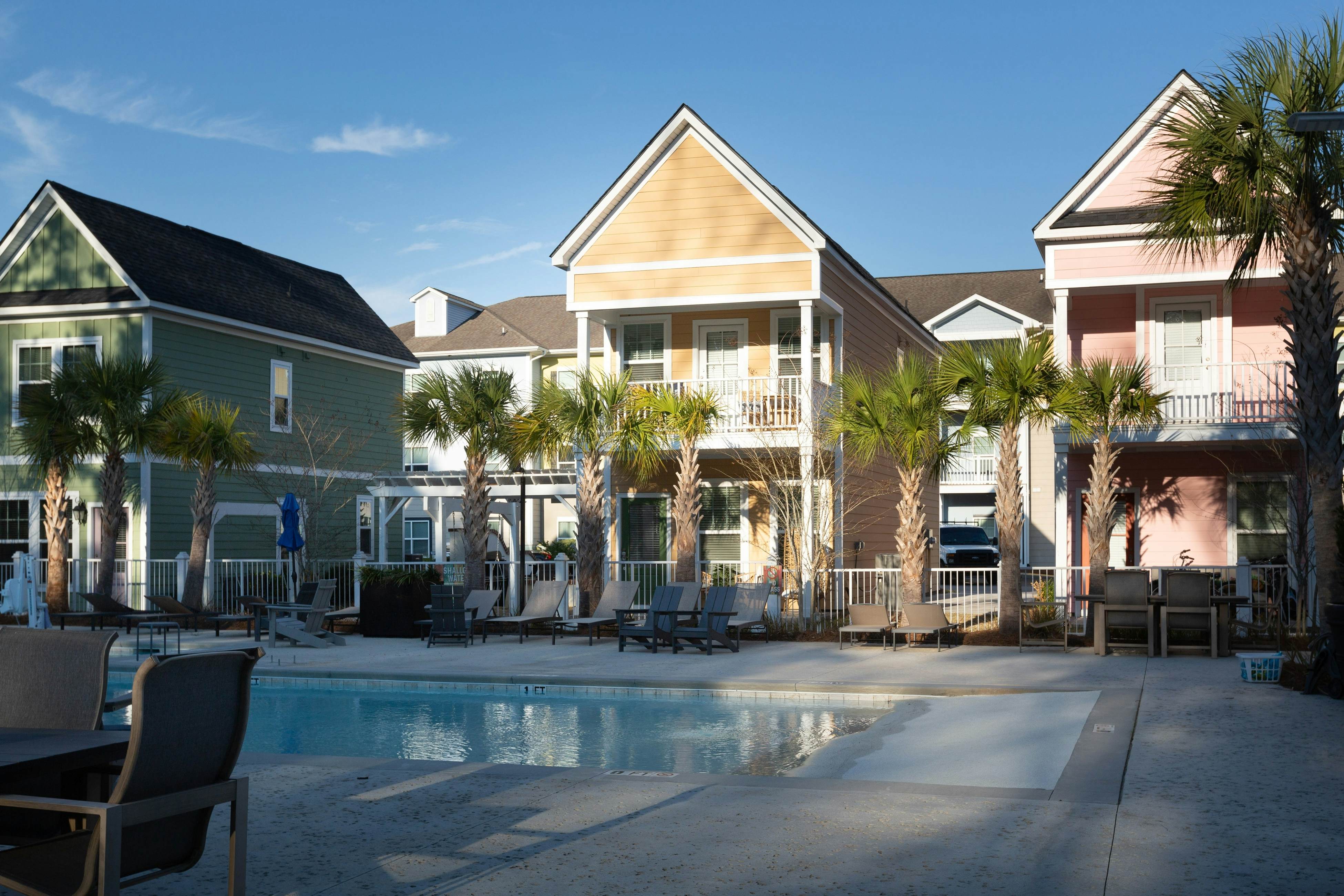 1BR loft in Pet Friendly Resort w/ pool, hot tub & parks