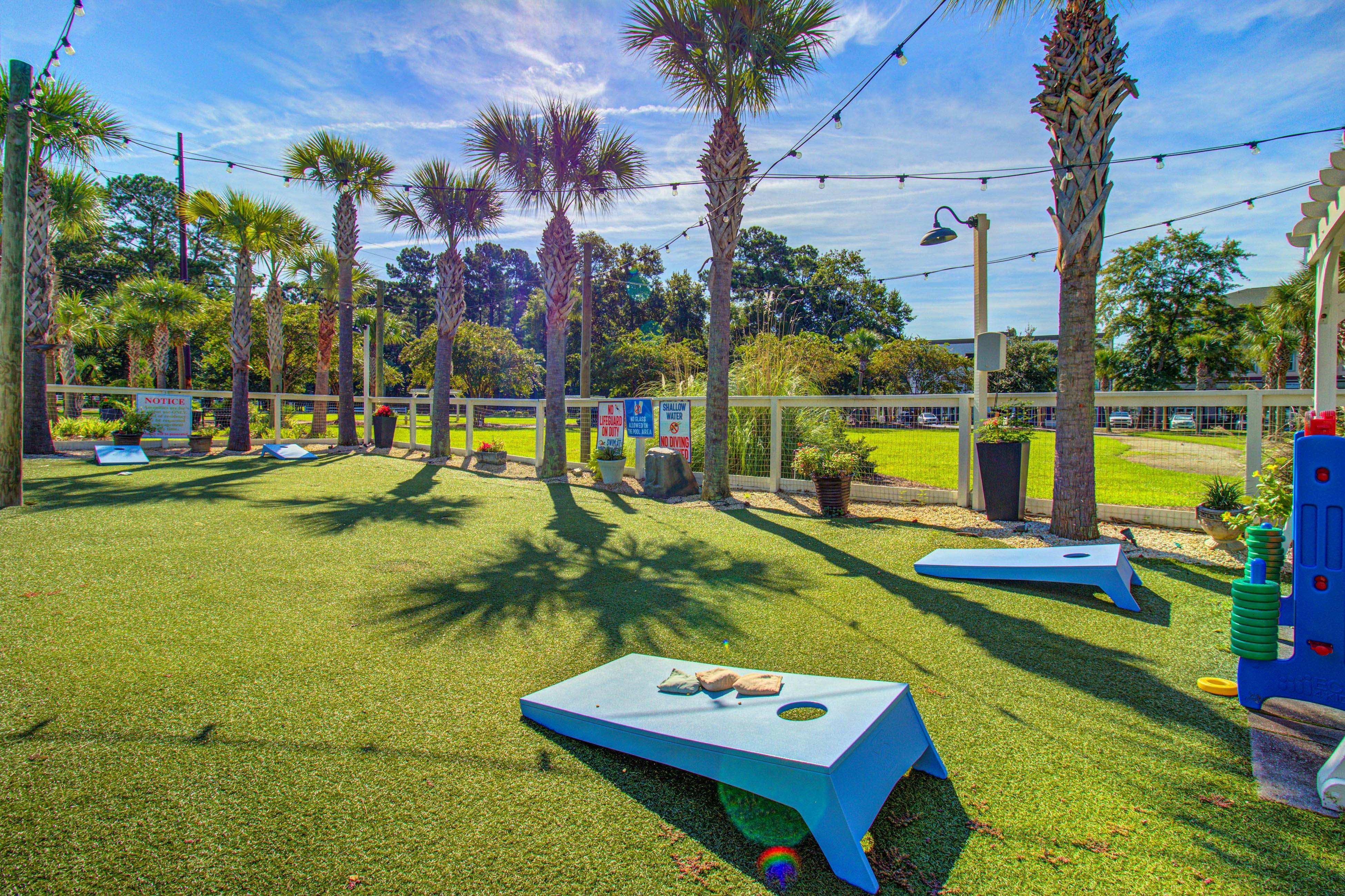 1BR loft in Pet Friendly Resort w/ pool, hot tub & parks