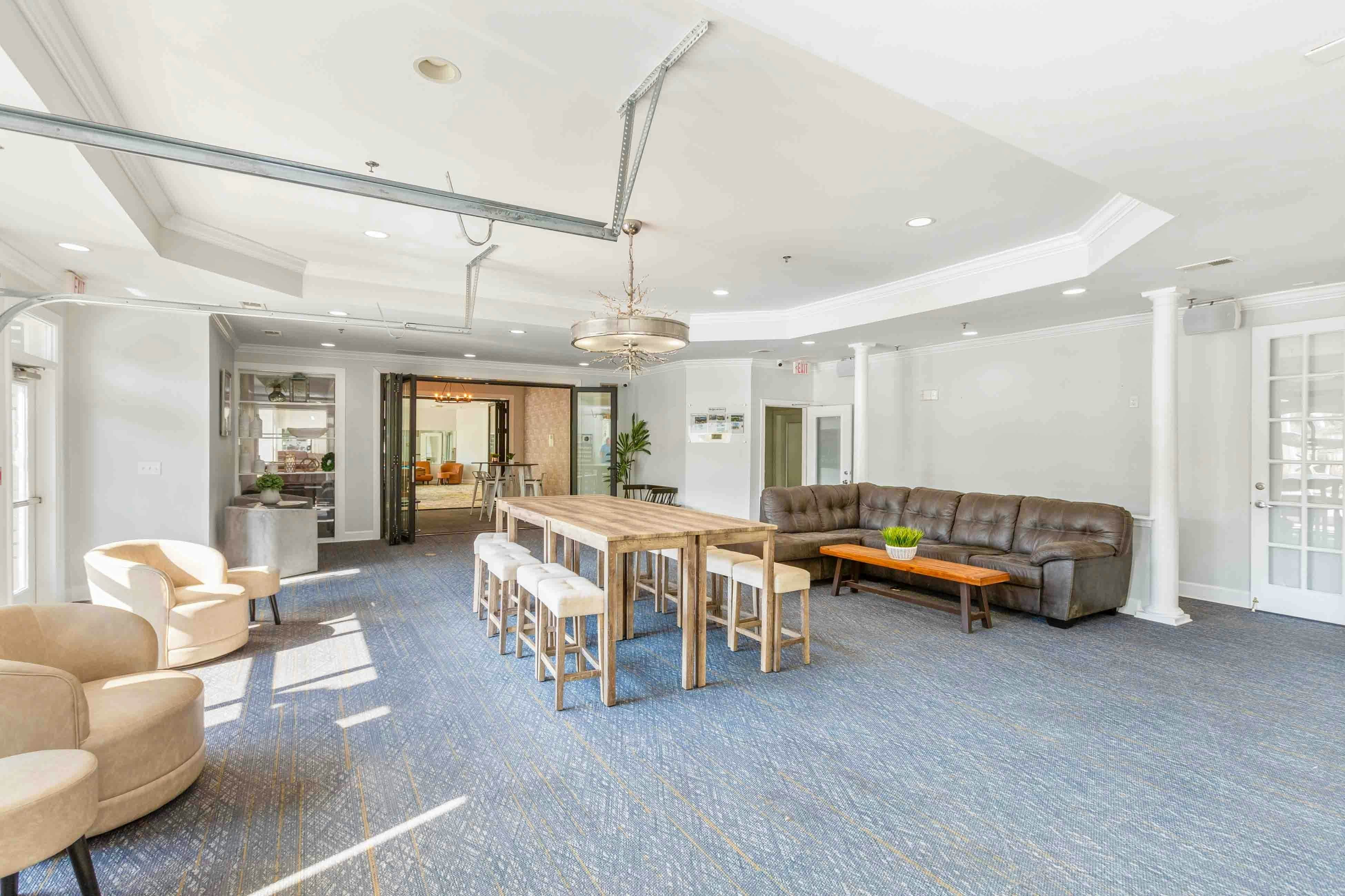 1BR loft in Pet Friendly Resort w/ pool, hot tub & parks