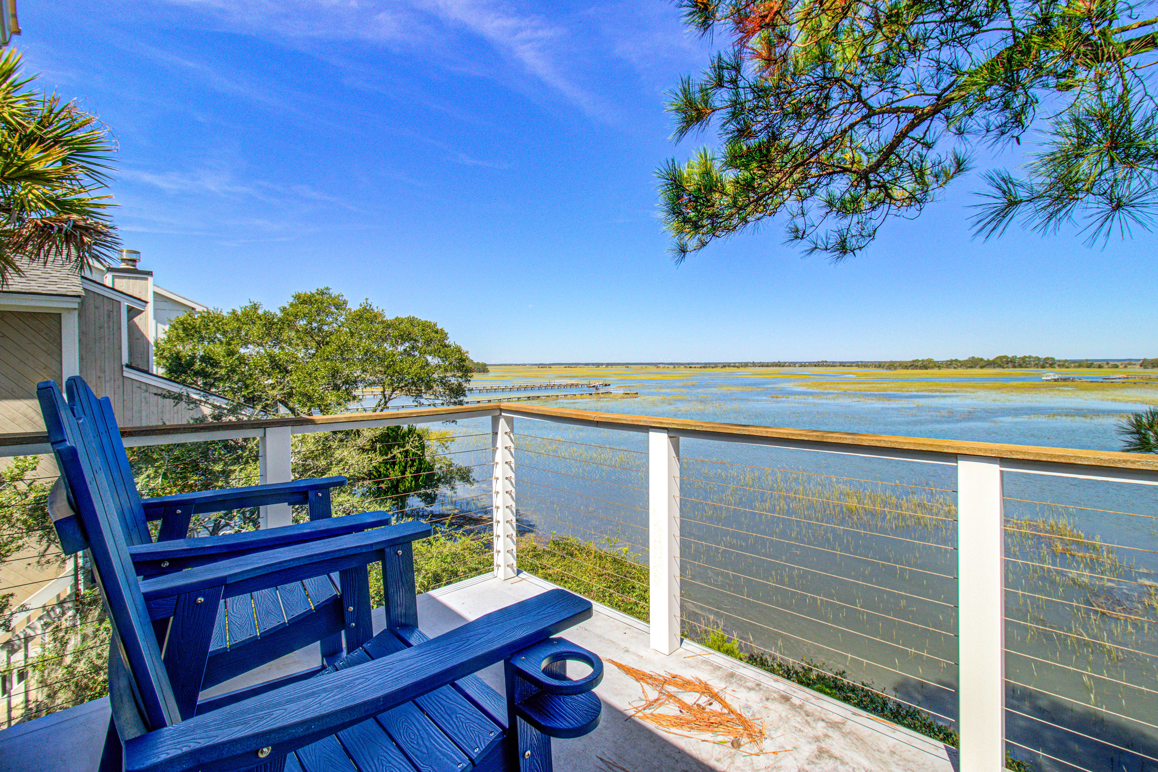 Centrally located to local attractions, close to beach access & marsh views