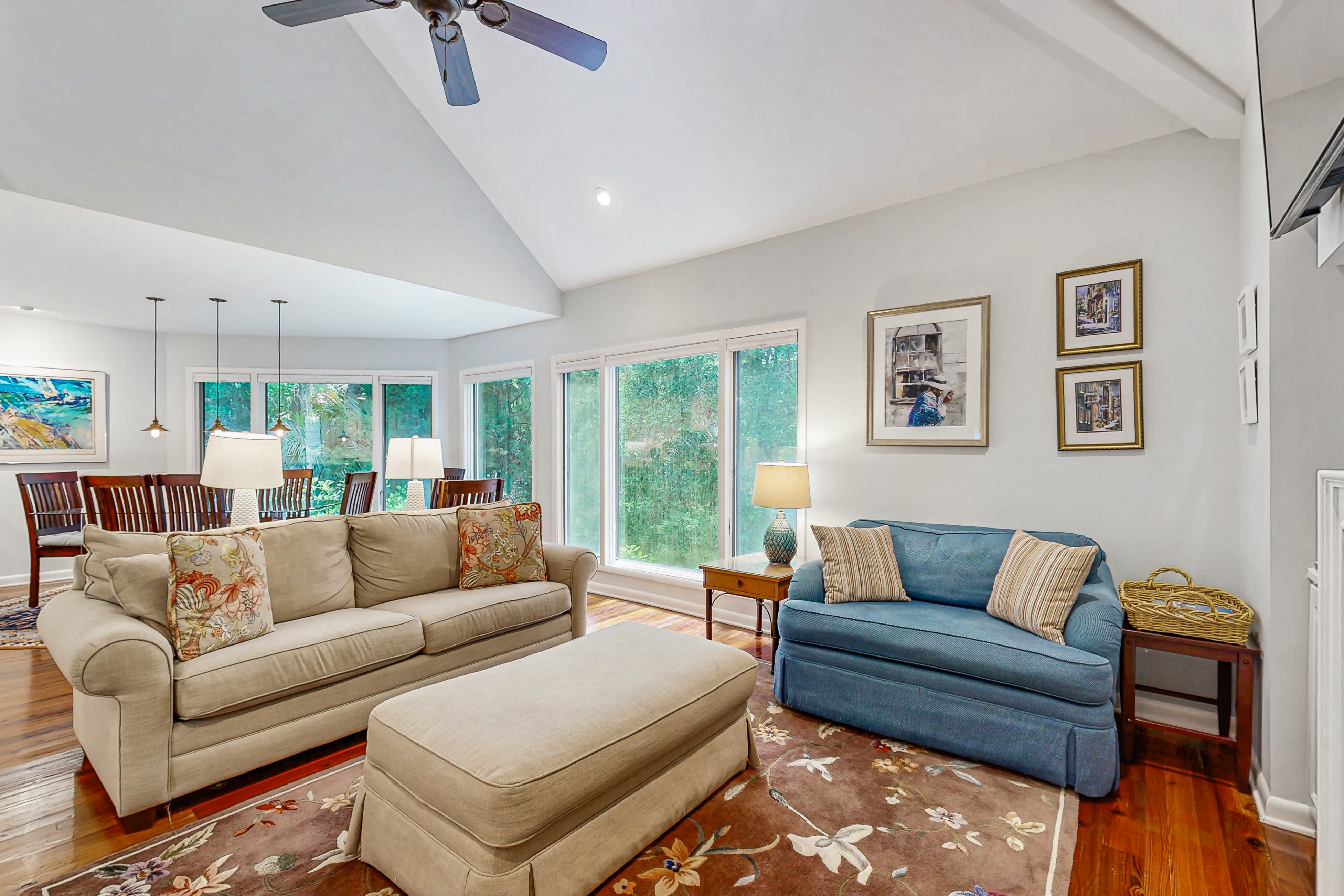 Bold villa with grill, outdoor shower & deck - by beach and Camp St. Christopher