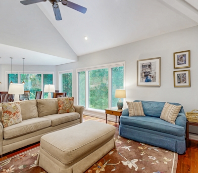 Bold villa with grill, outdoor shower & deck - by beach and Camp St. Christopher