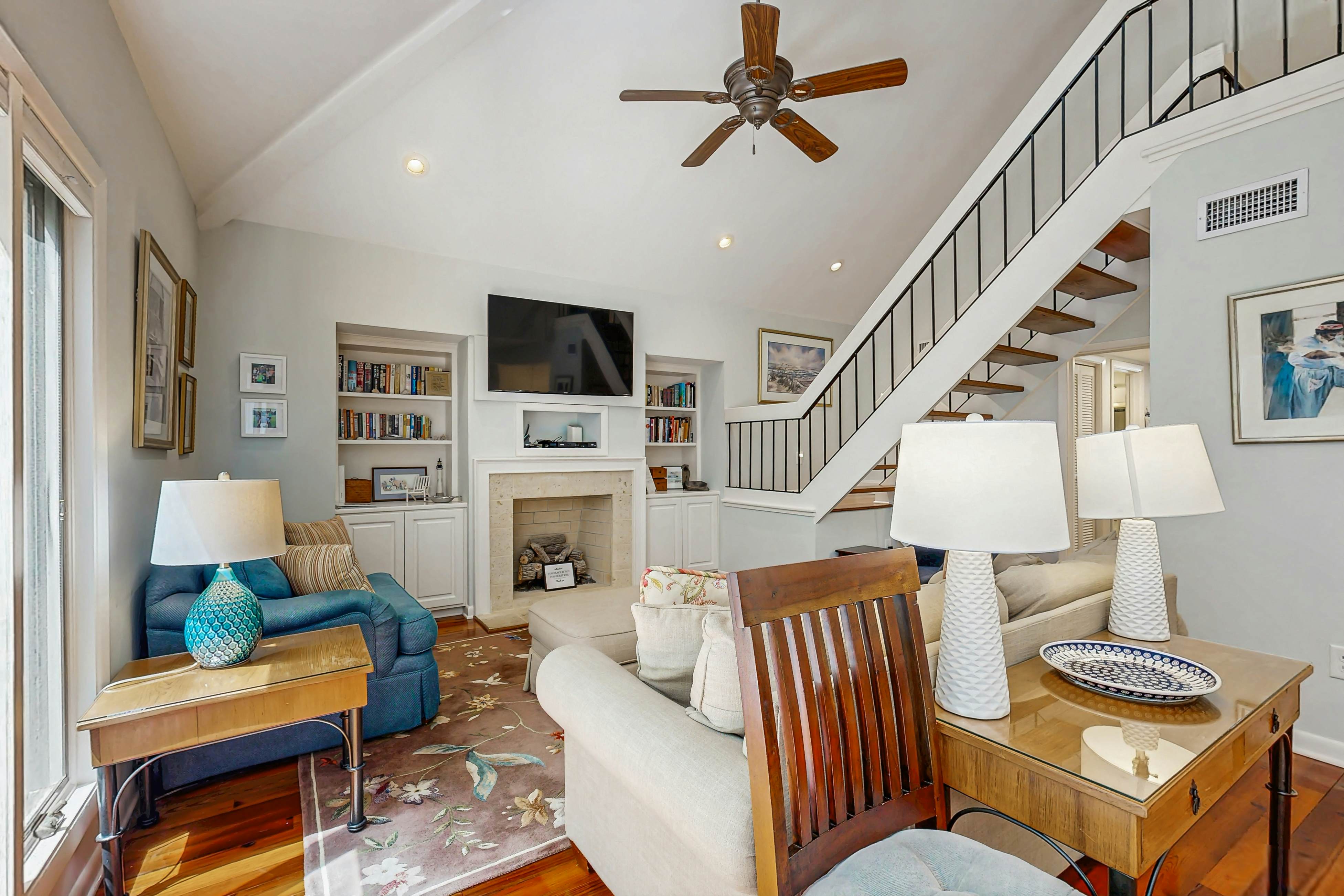 Bold villa with grill, outdoor shower & deck - by beach and Camp St. Christopher