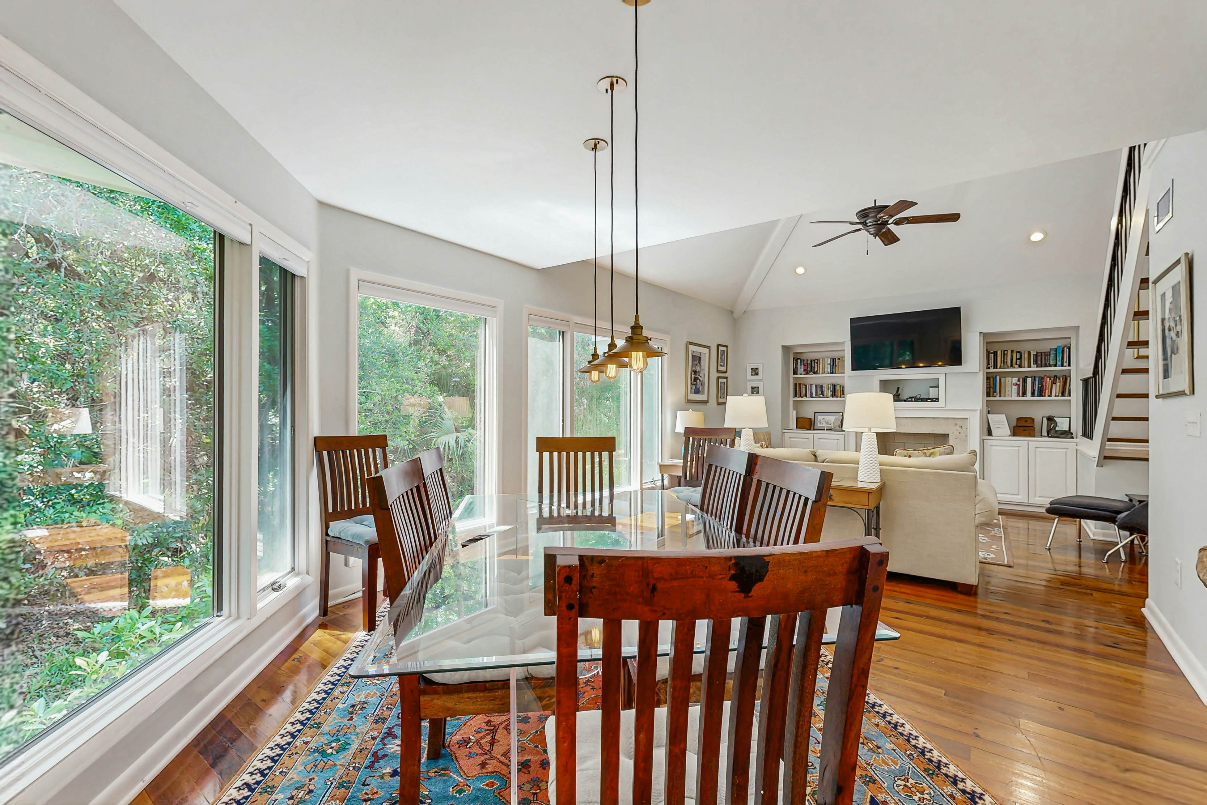 Bold villa with grill, outdoor shower & deck - by beach and Camp St. Christopher