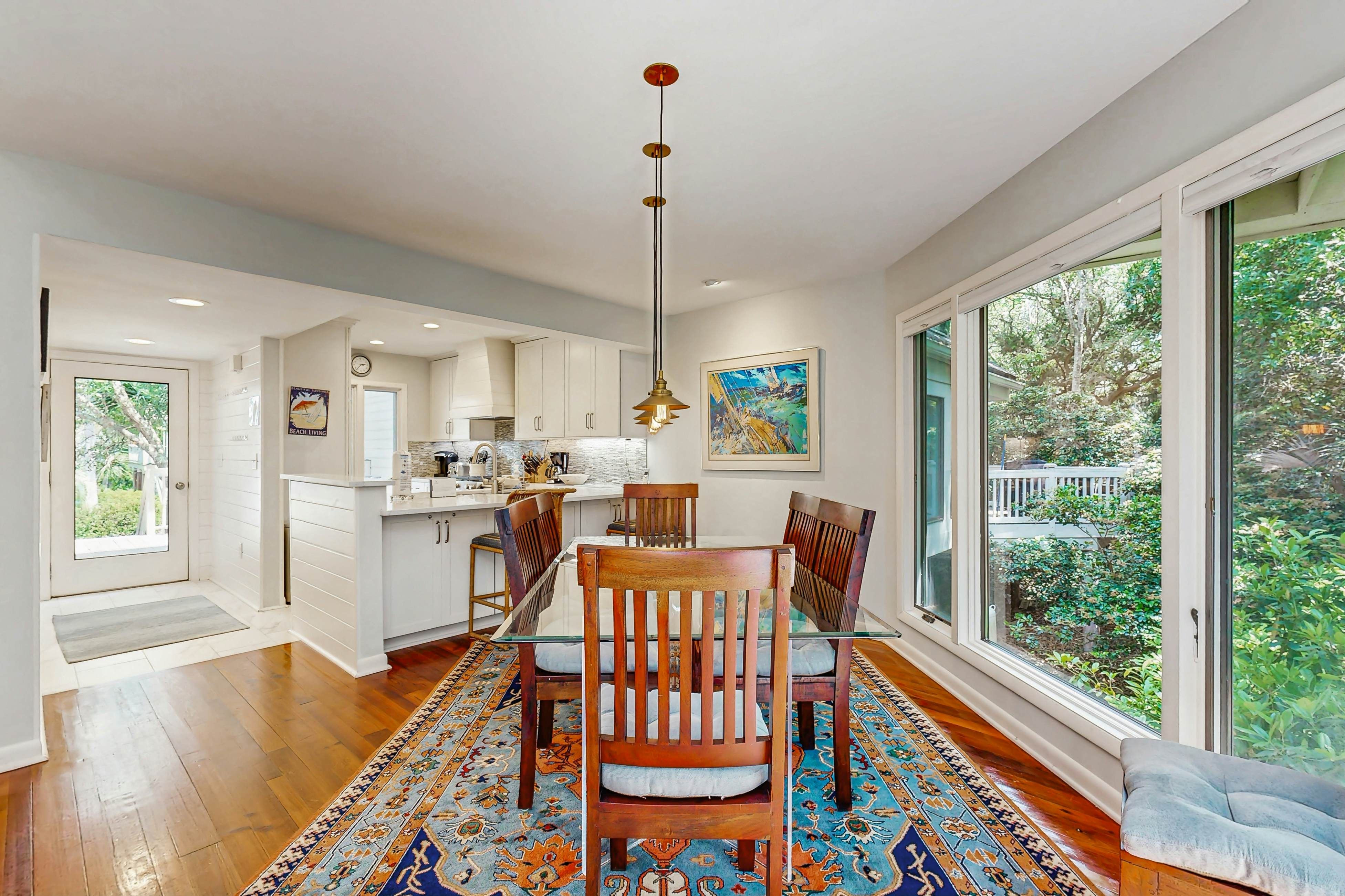 Bold villa with grill, outdoor shower & deck - by beach and Camp St. Christopher