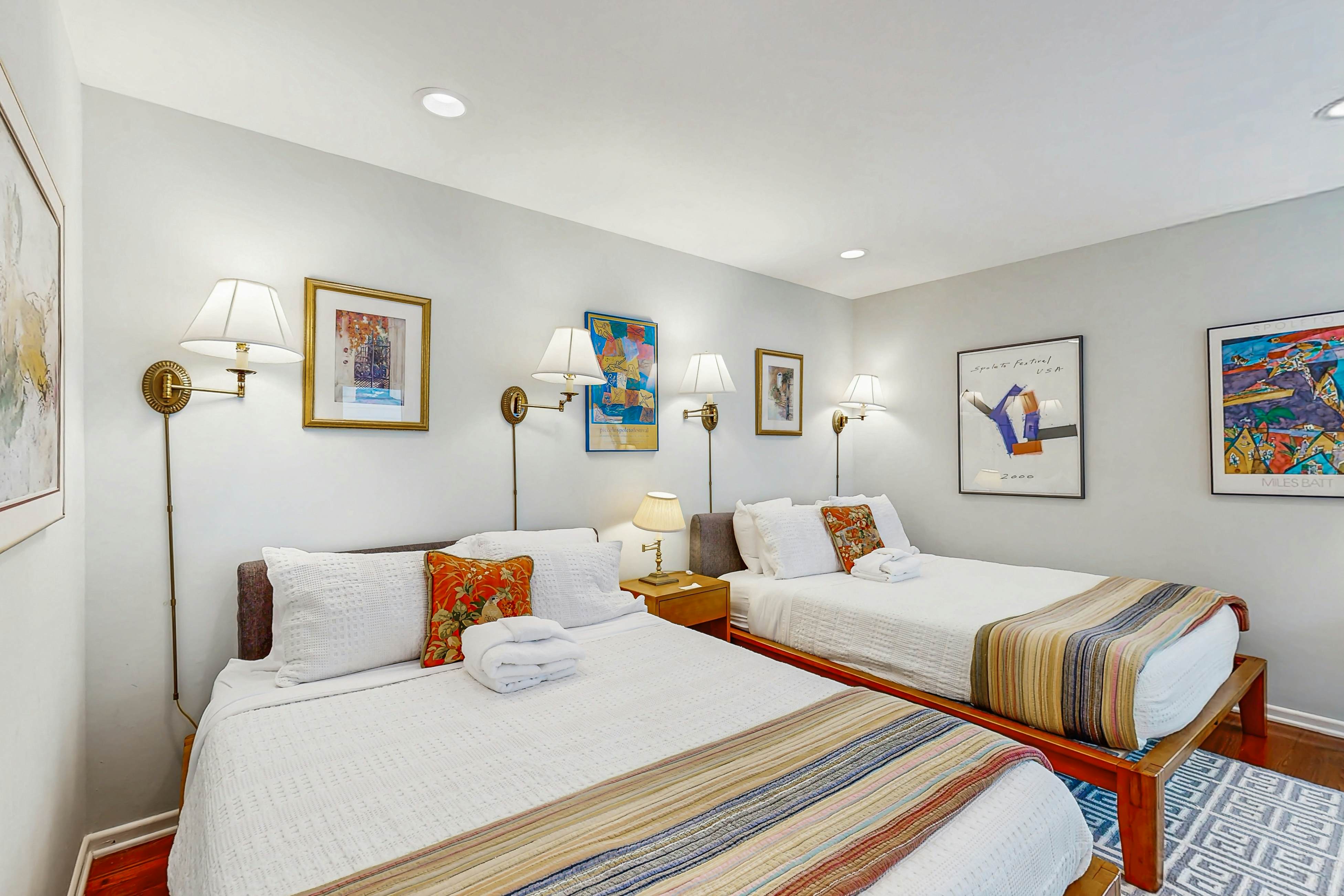 Bold villa with grill, outdoor shower & deck - by beach and Camp St. Christopher