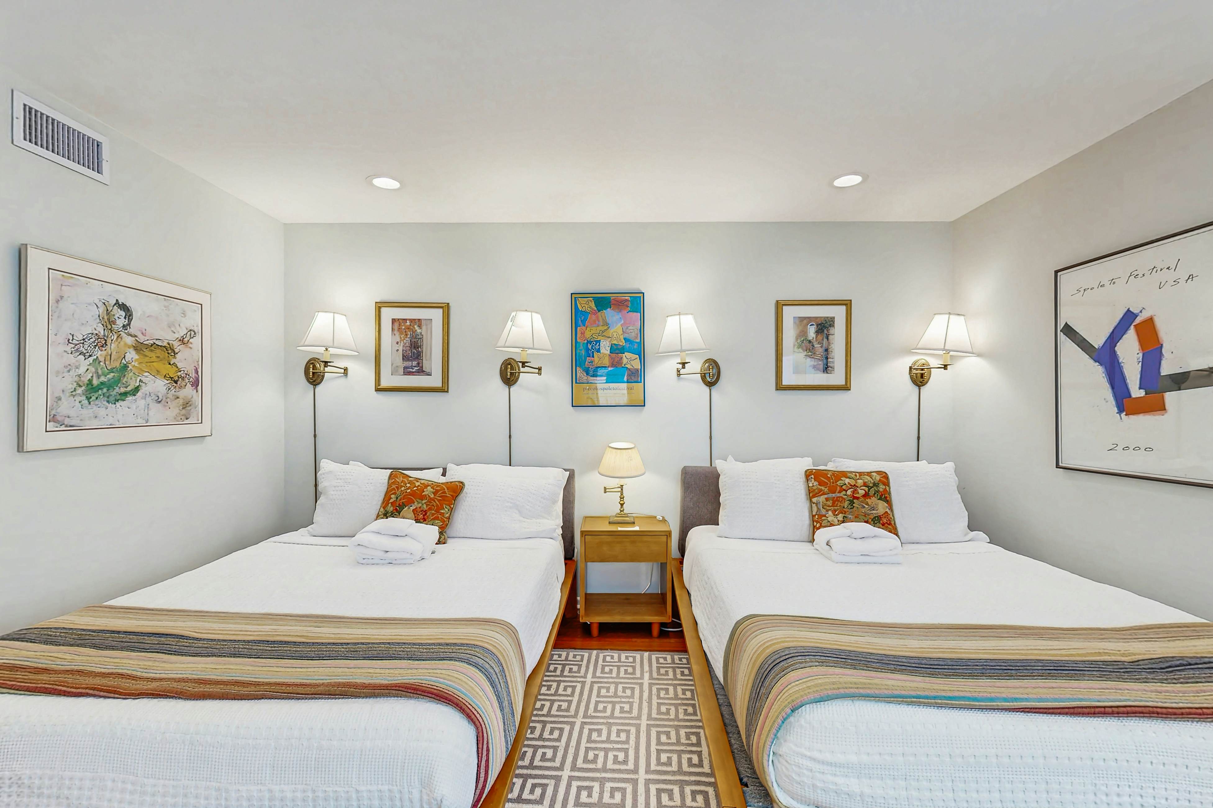 Bold villa with grill, outdoor shower & deck - by beach and Camp St. Christopher