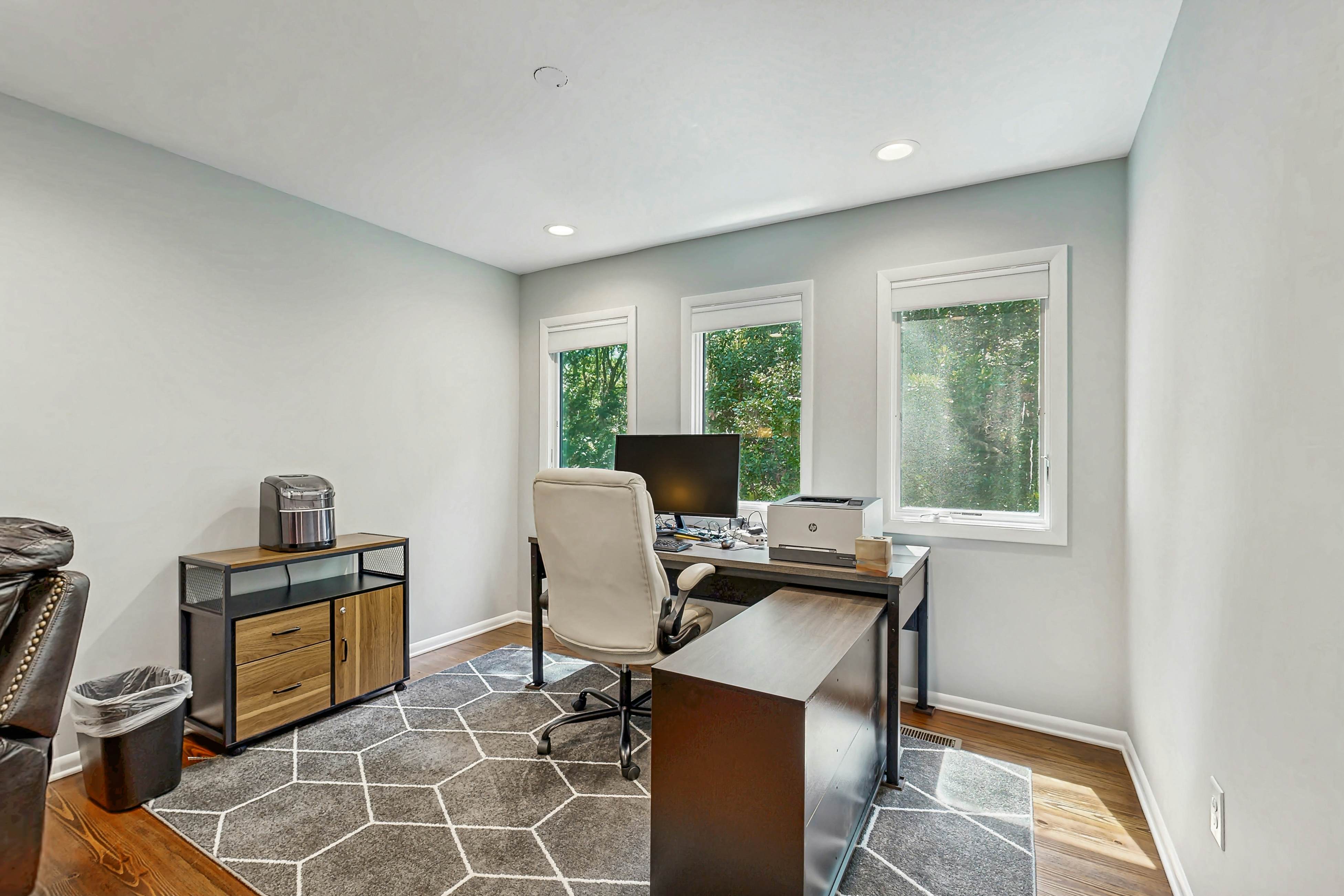 Bold villa with grill, outdoor shower & deck - by beach and Camp St. Christopher