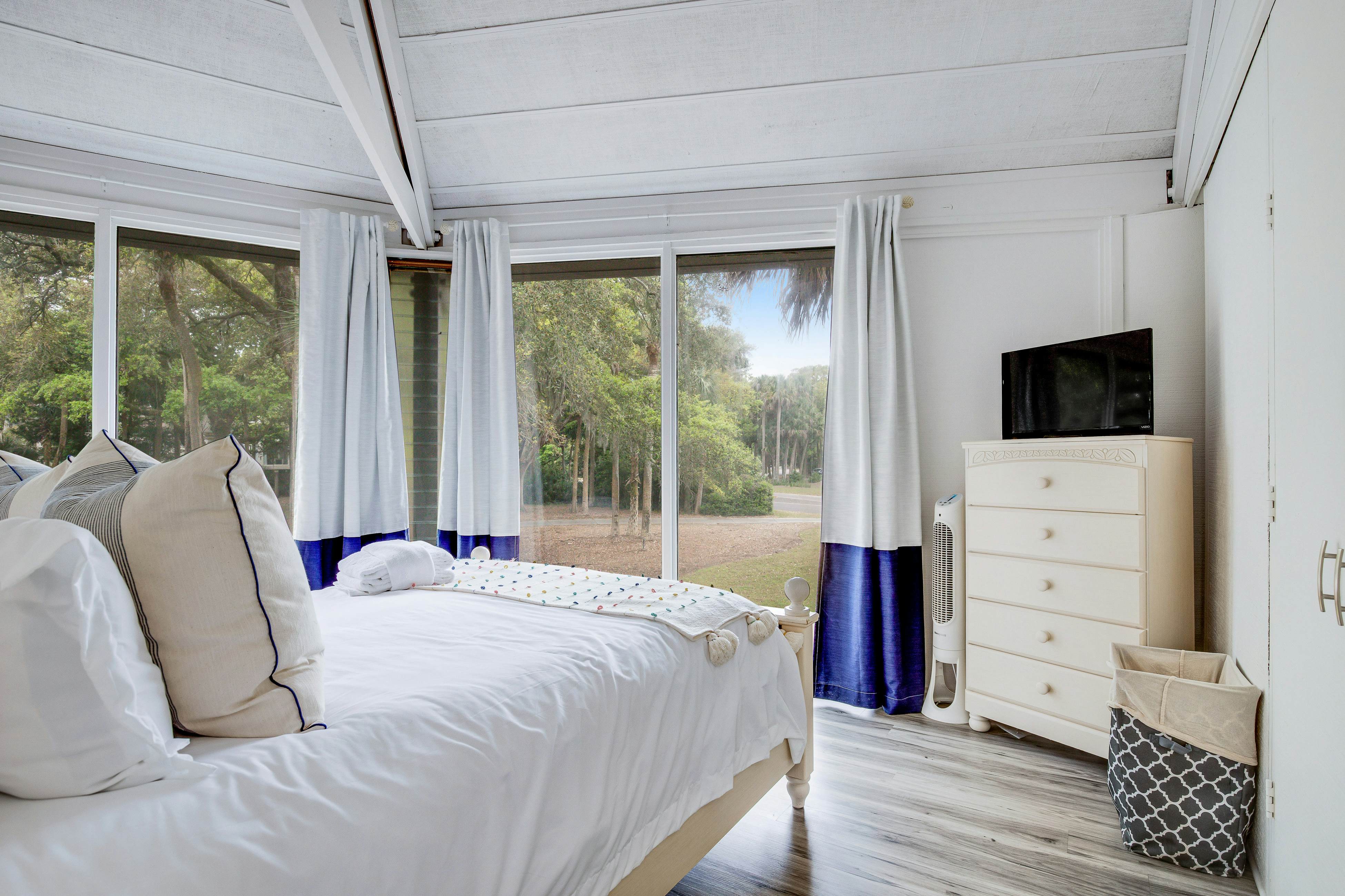 Lakefront home with lagoon view, deck & AC - close to beach, golf, & pools