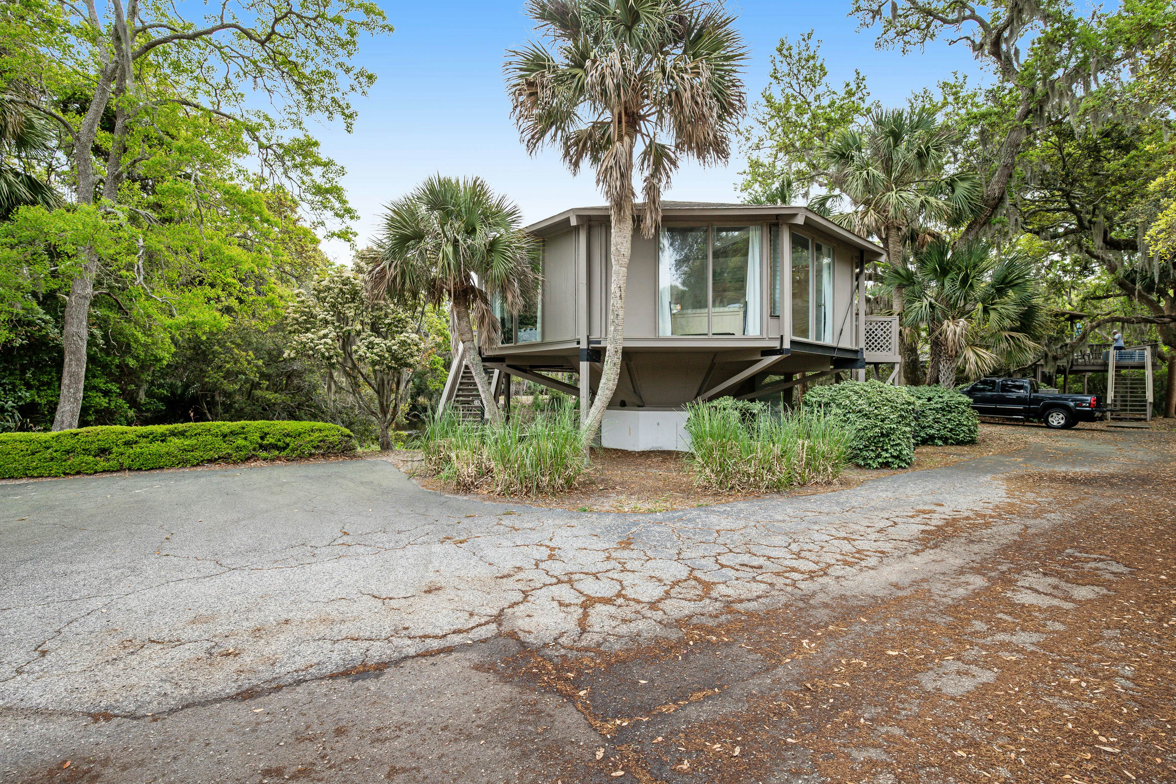Lakefront home with lagoon view, deck & AC - close to beach, golf, & pools