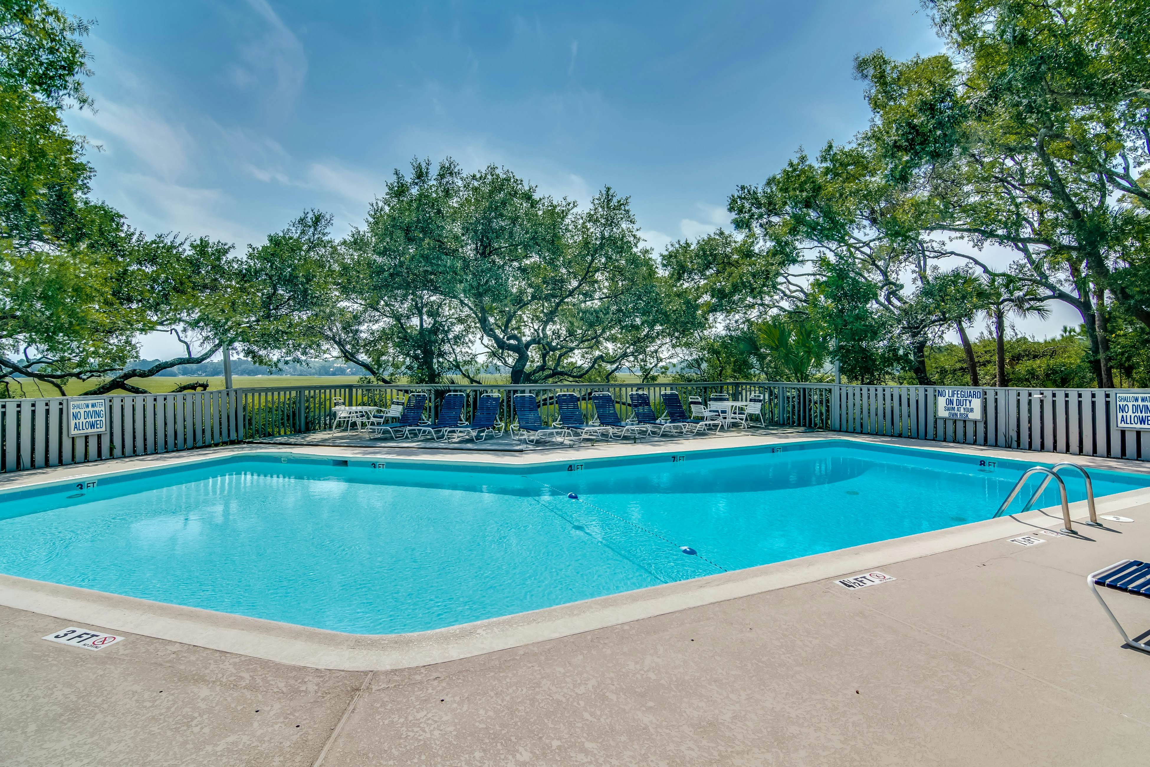 Dog friendly villa with marsh and tidal creek views - access to community pool