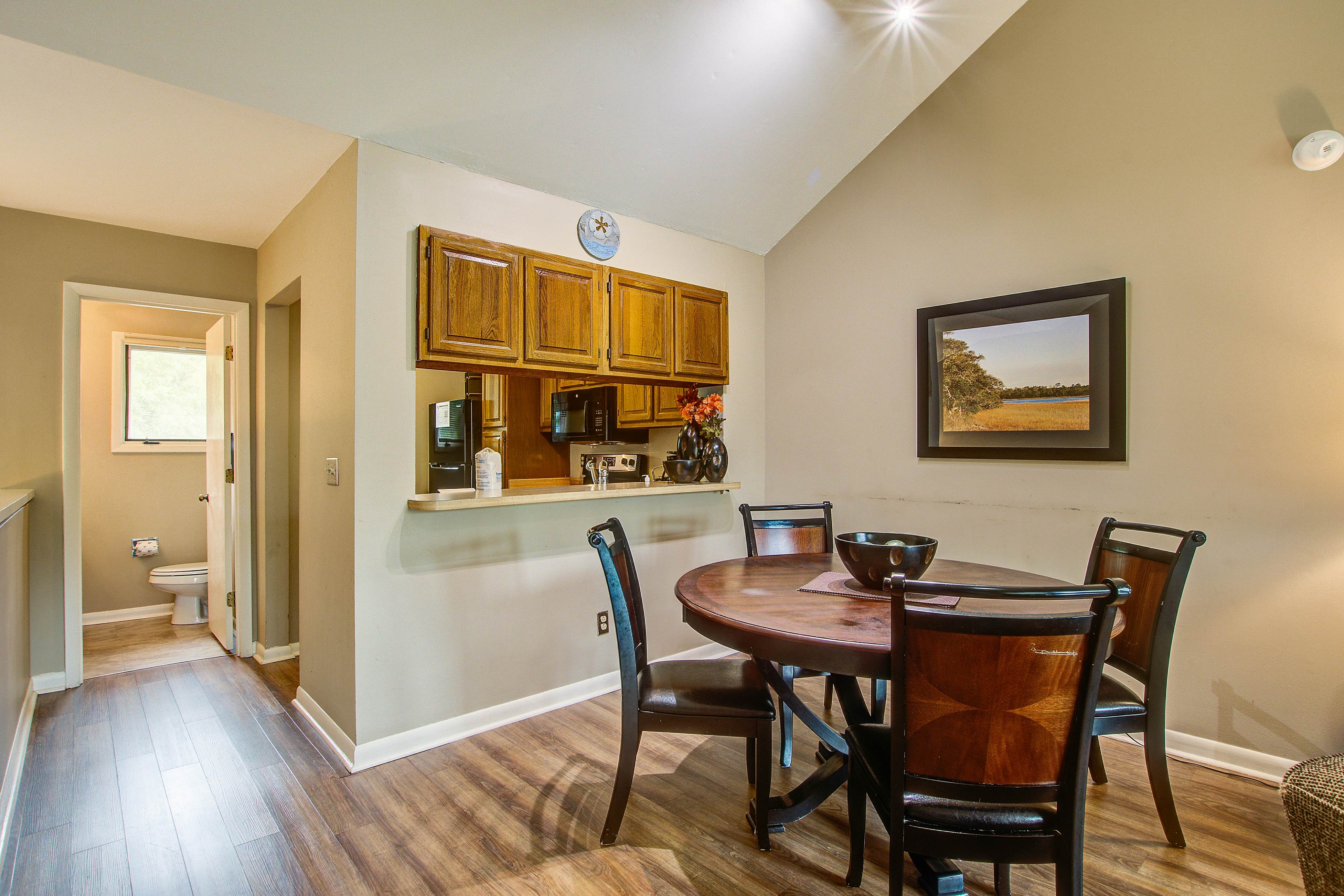 Dog friendly villa with marsh and tidal creek views - access to community pool