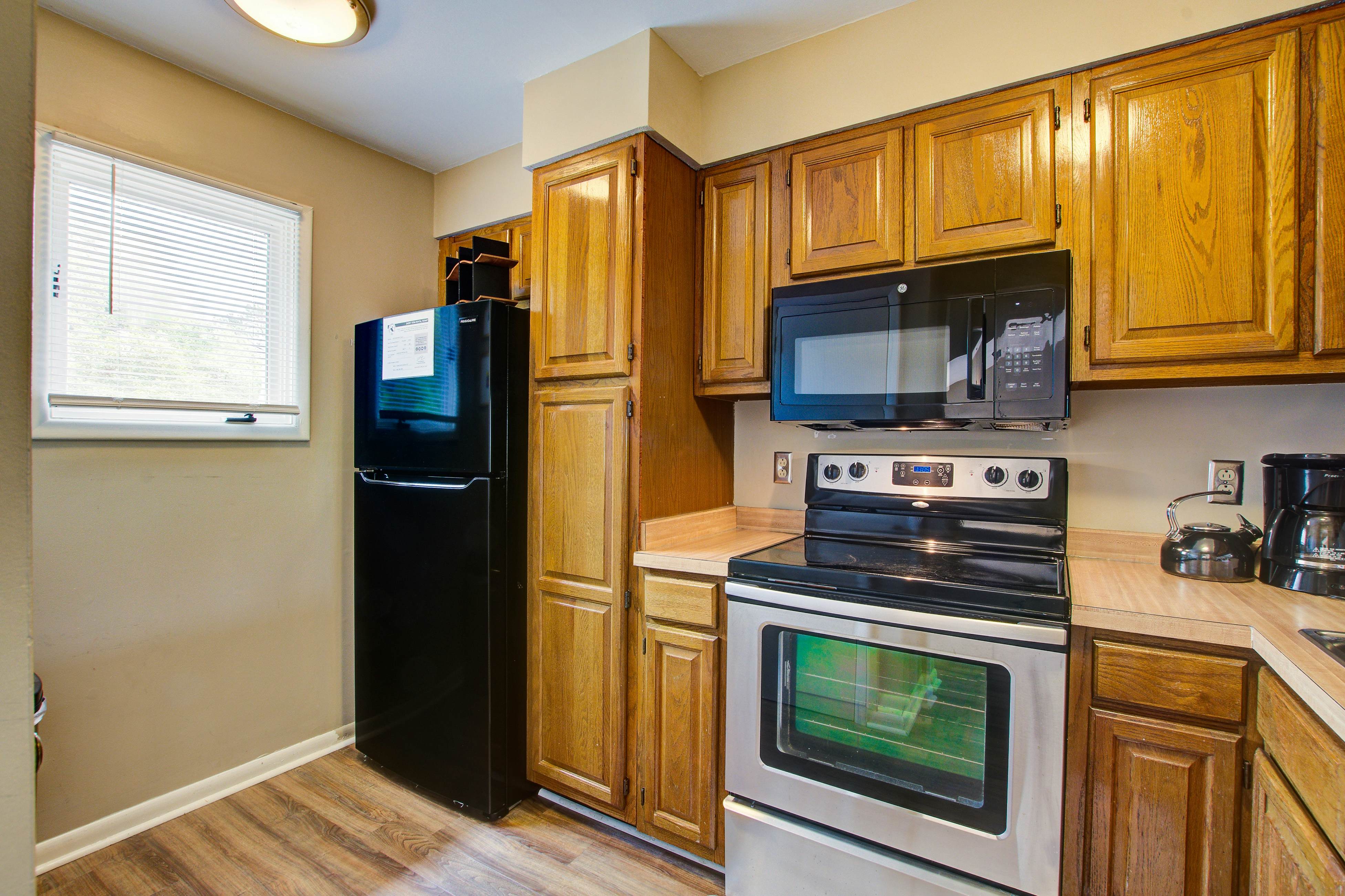 Dog friendly villa with marsh and tidal creek views - access to community pool