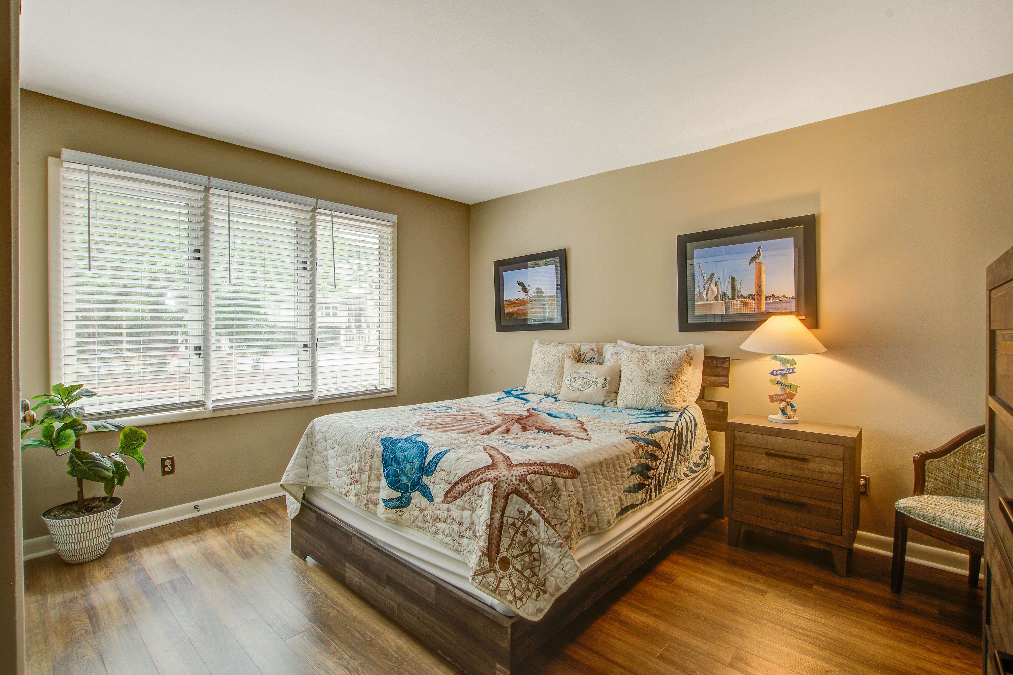 Dog friendly villa with marsh and tidal creek views - access to community pool