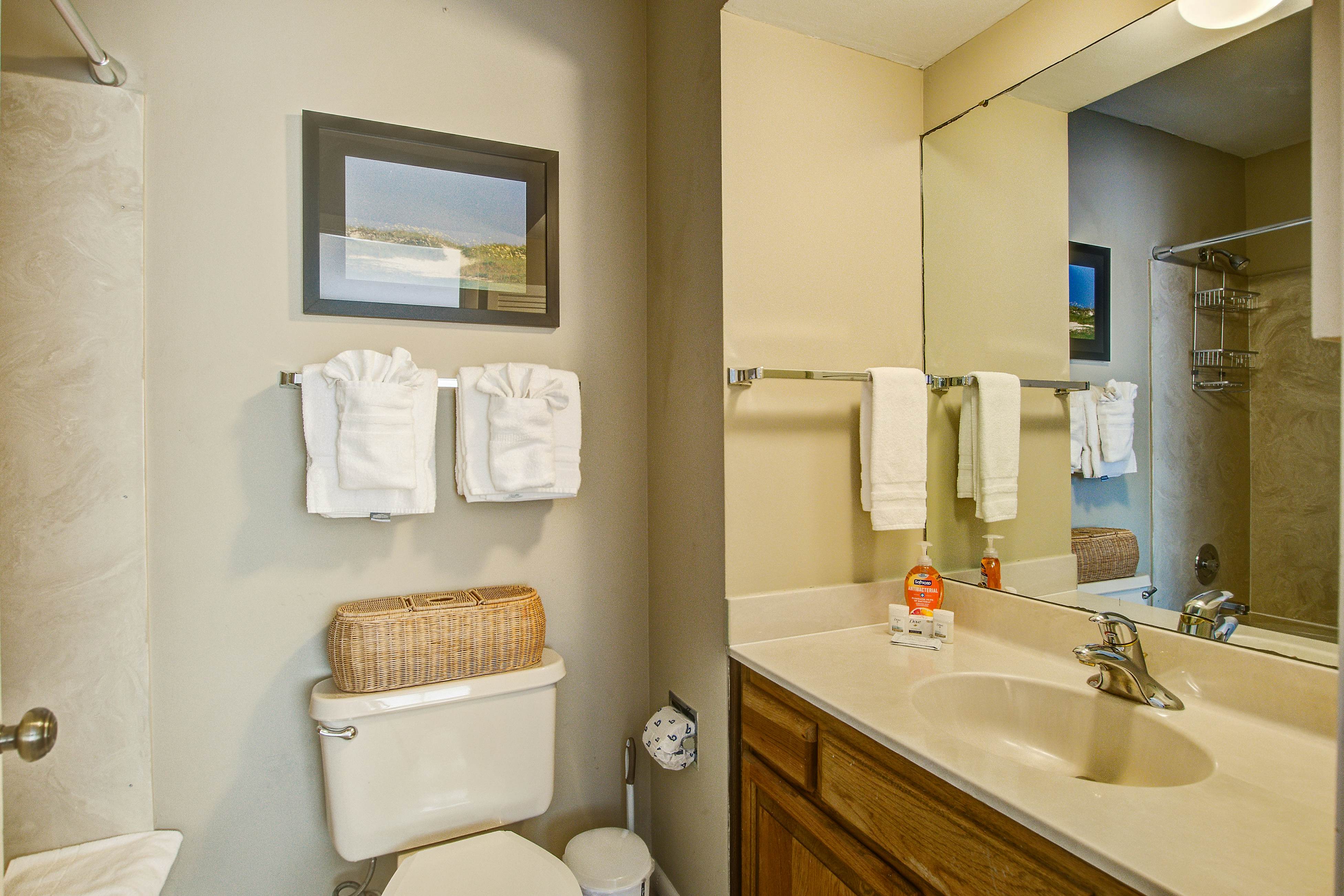 Dog friendly villa with marsh and tidal creek views - access to community pool