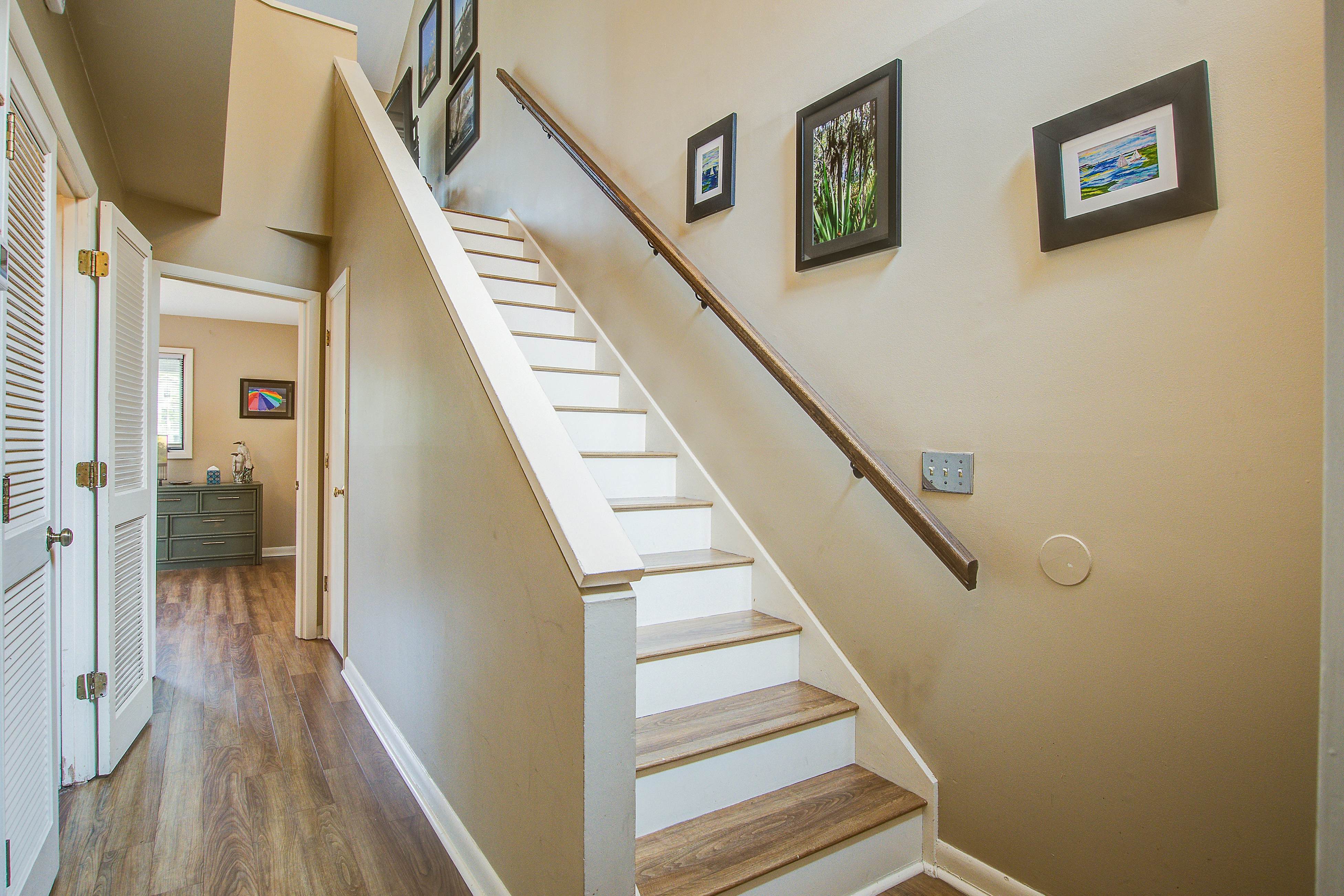 Dog friendly villa with marsh and tidal creek views - access to community pool