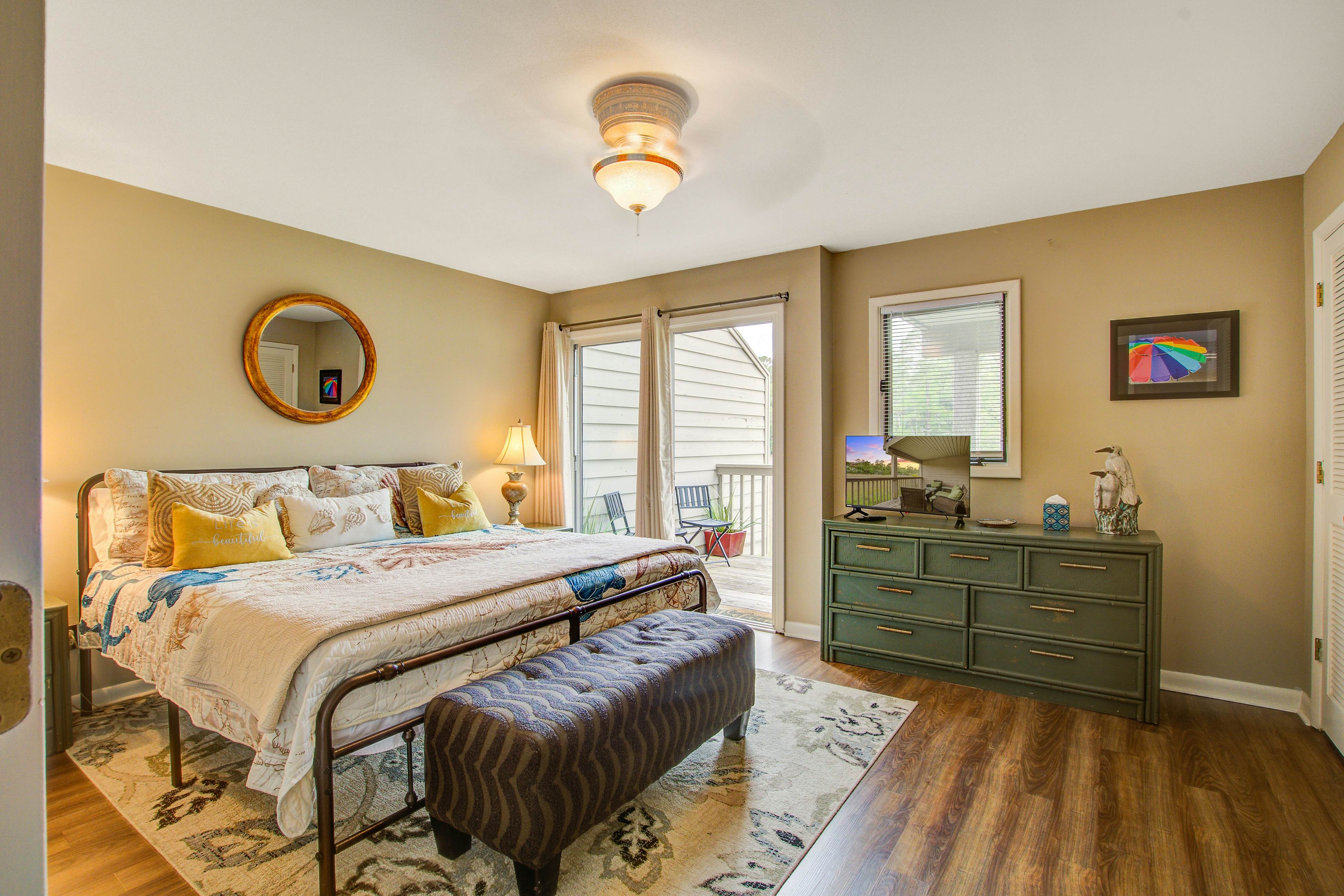 Dog friendly villa with marsh and tidal creek views - access to community pool