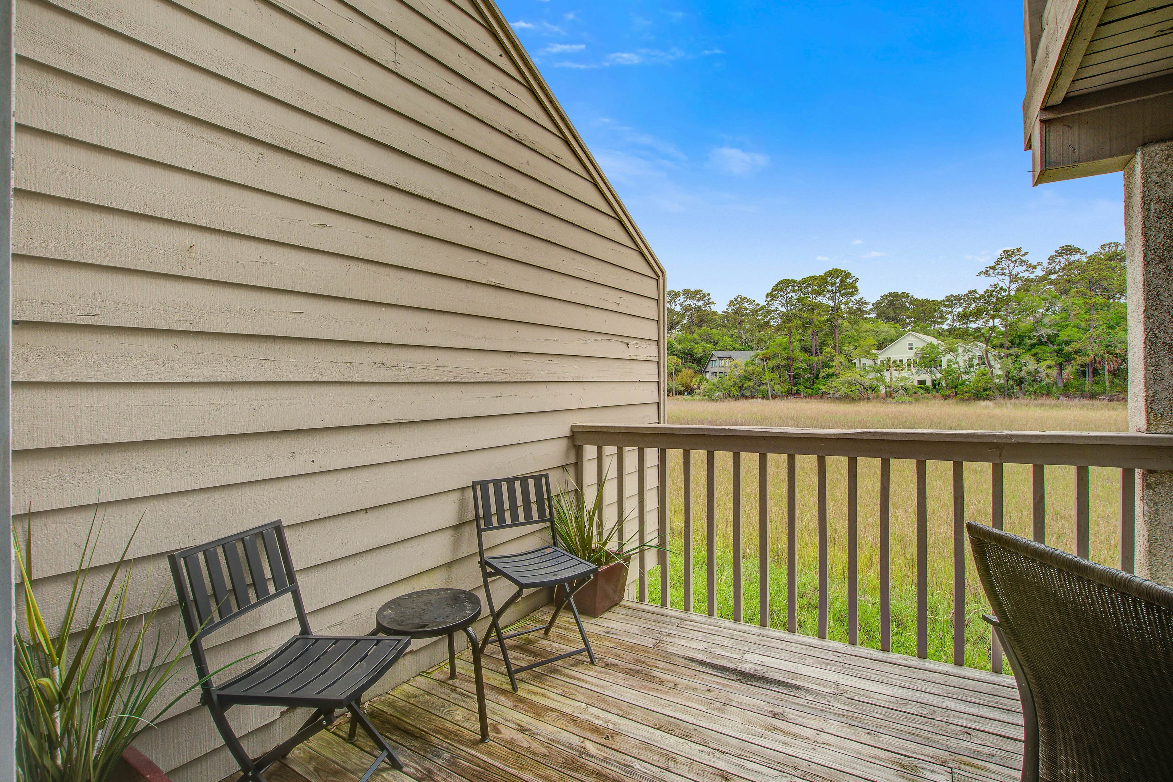 Dog friendly villa with marsh and tidal creek views - access to community pool