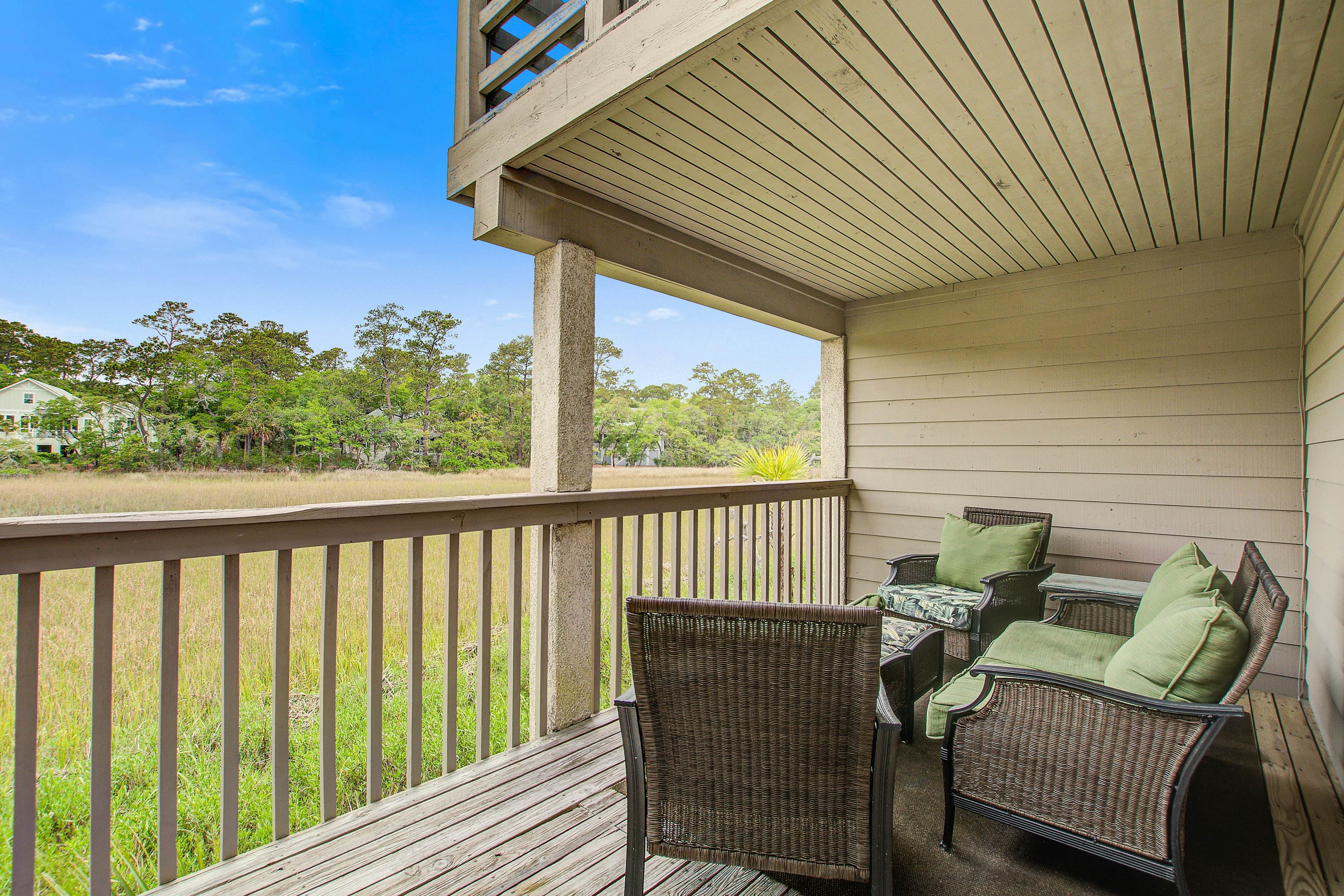 Dog friendly villa with marsh and tidal creek views - access to community pool