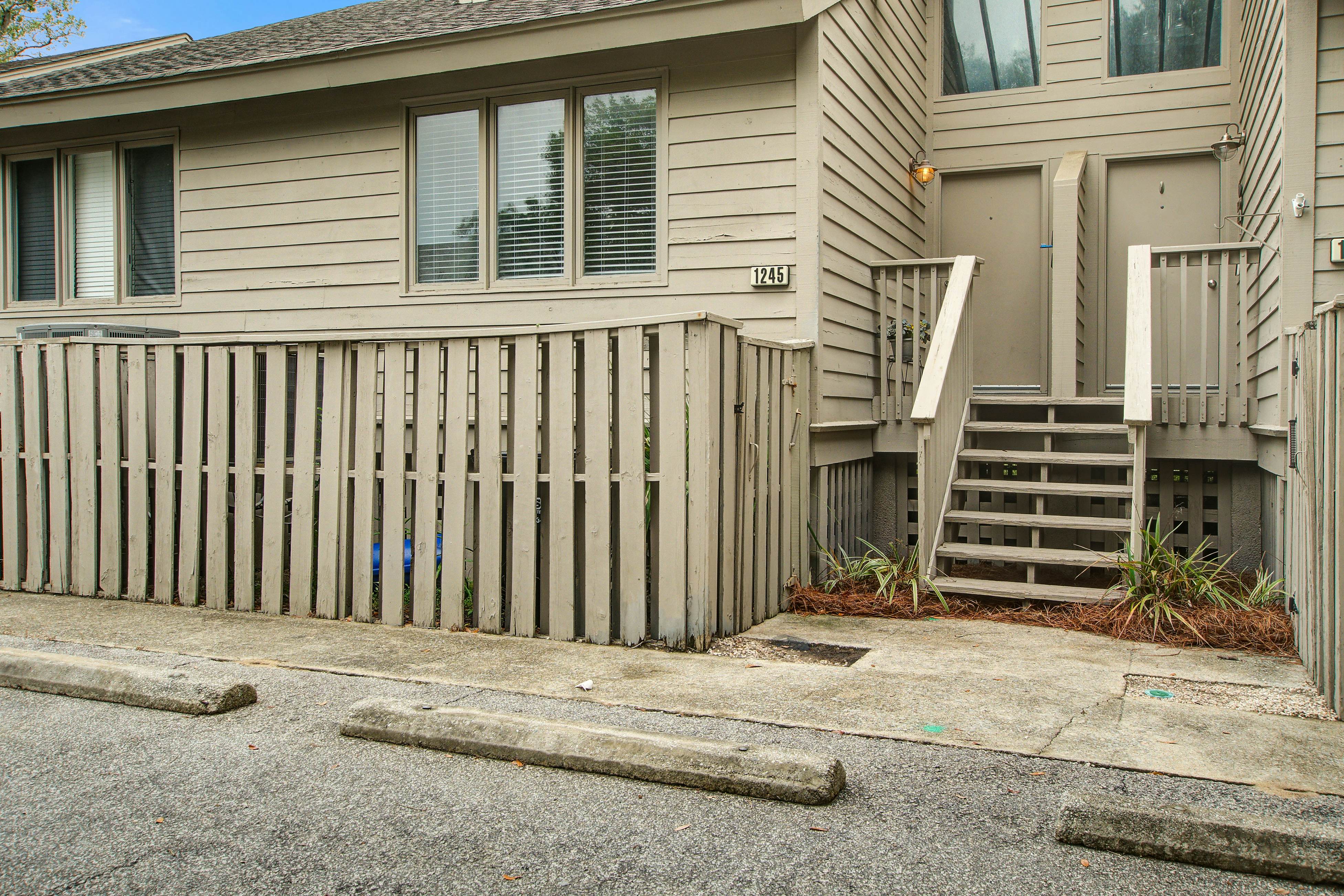 Dog friendly villa with marsh and tidal creek views - access to community pool