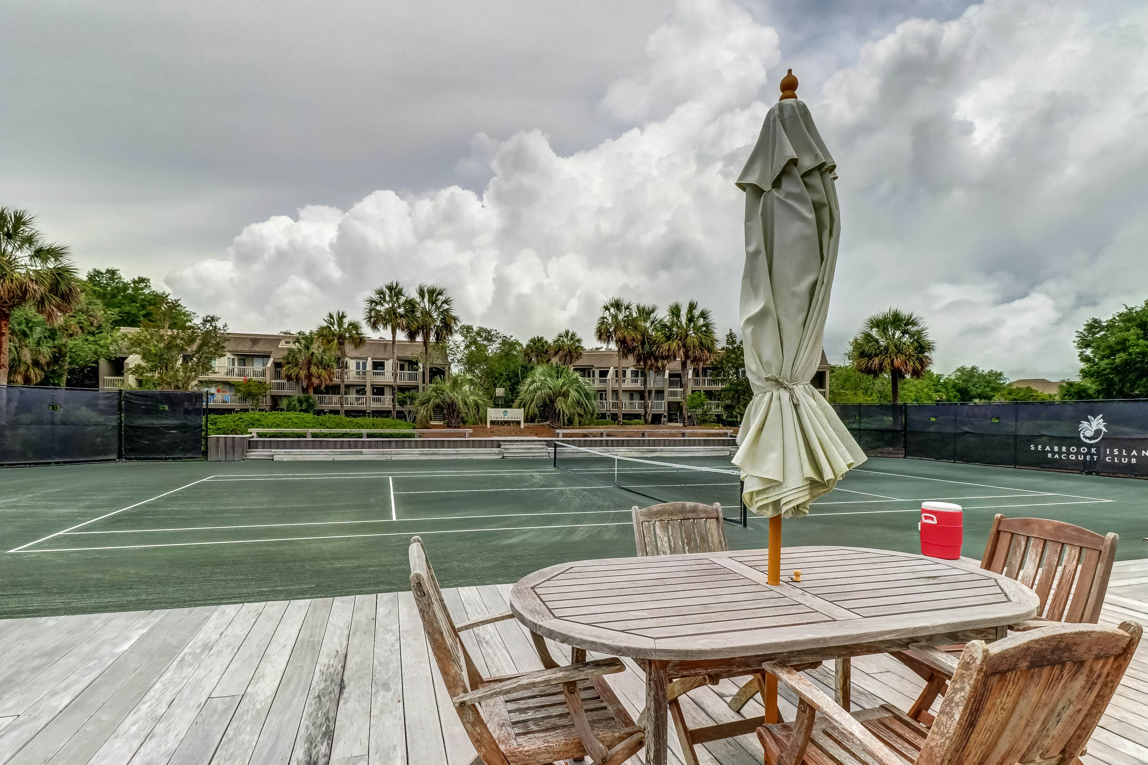 Dog friendly villa with marsh and tidal creek views - access to community pool