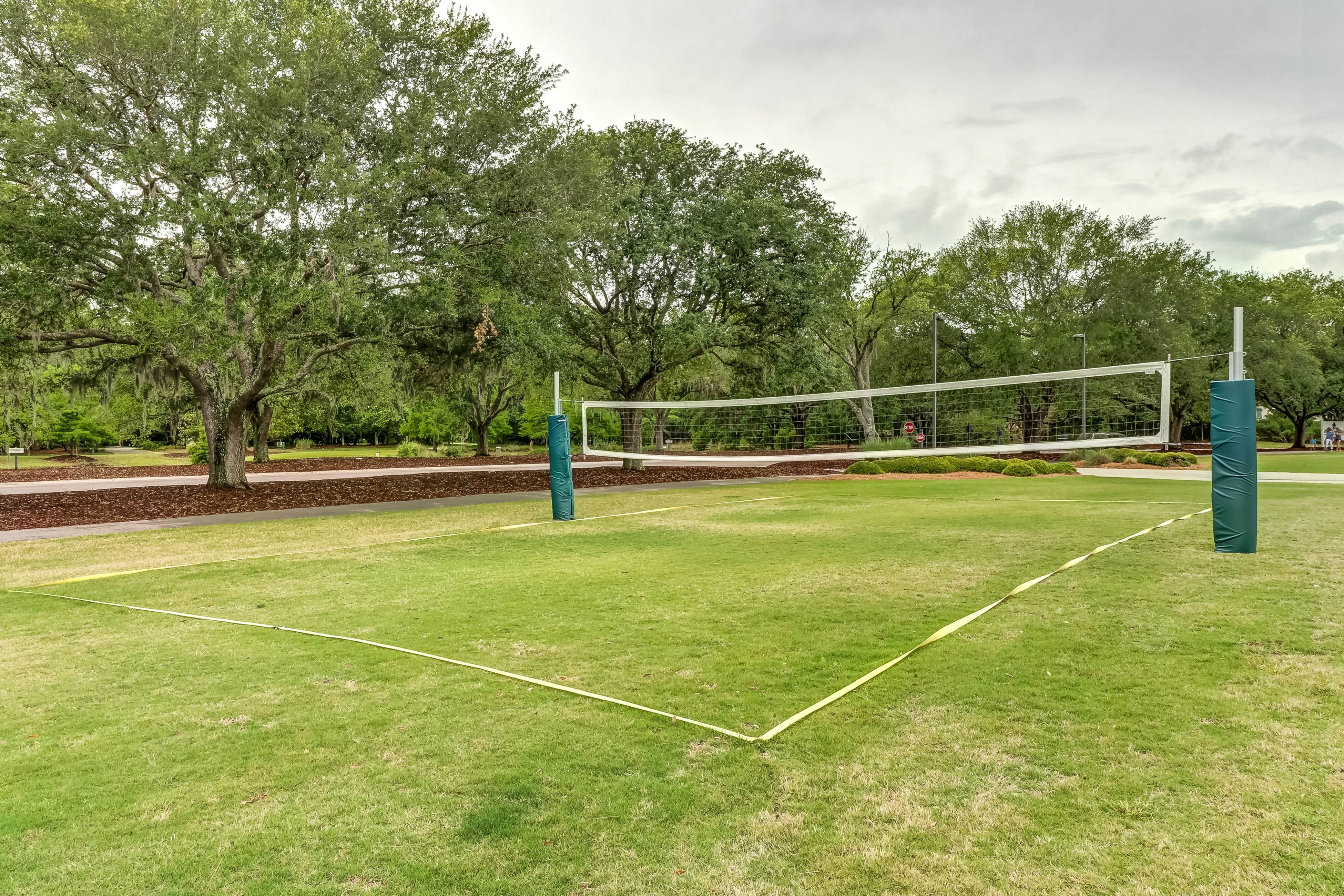 Dog friendly villa with marsh and tidal creek views - access to community pool