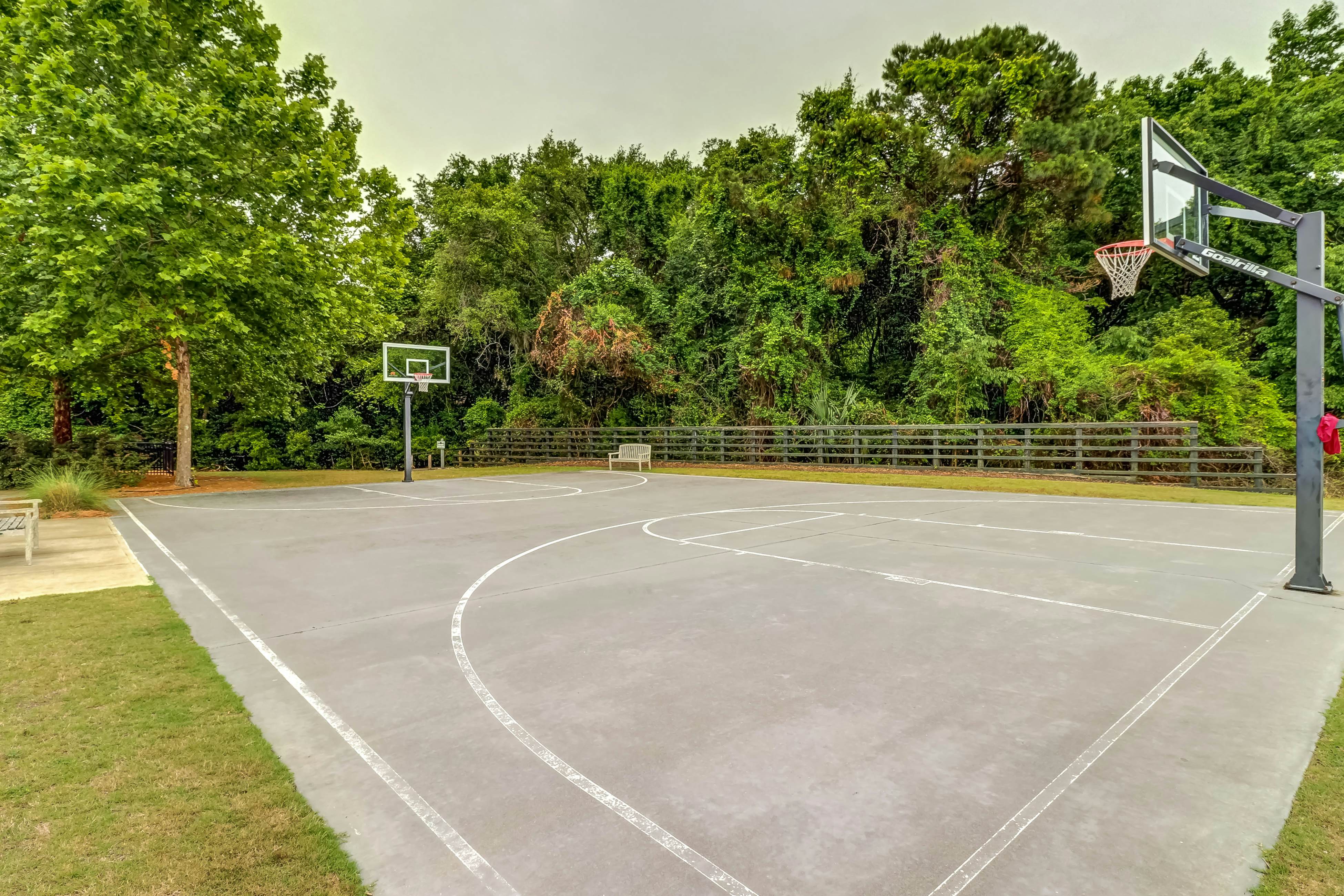 Dog friendly villa with marsh and tidal creek views - access to community pool