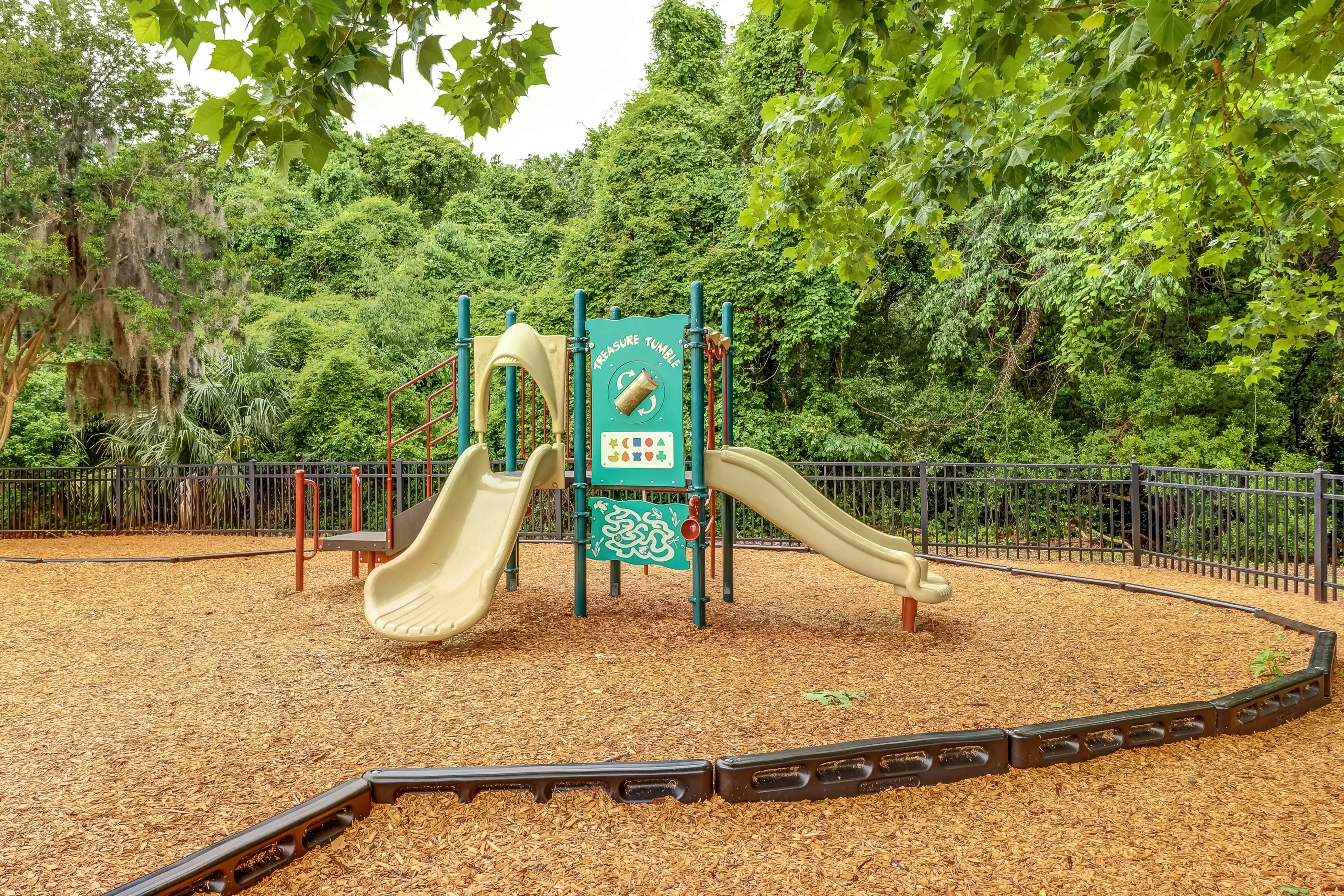 Dog friendly villa with marsh and tidal creek views - access to community pool