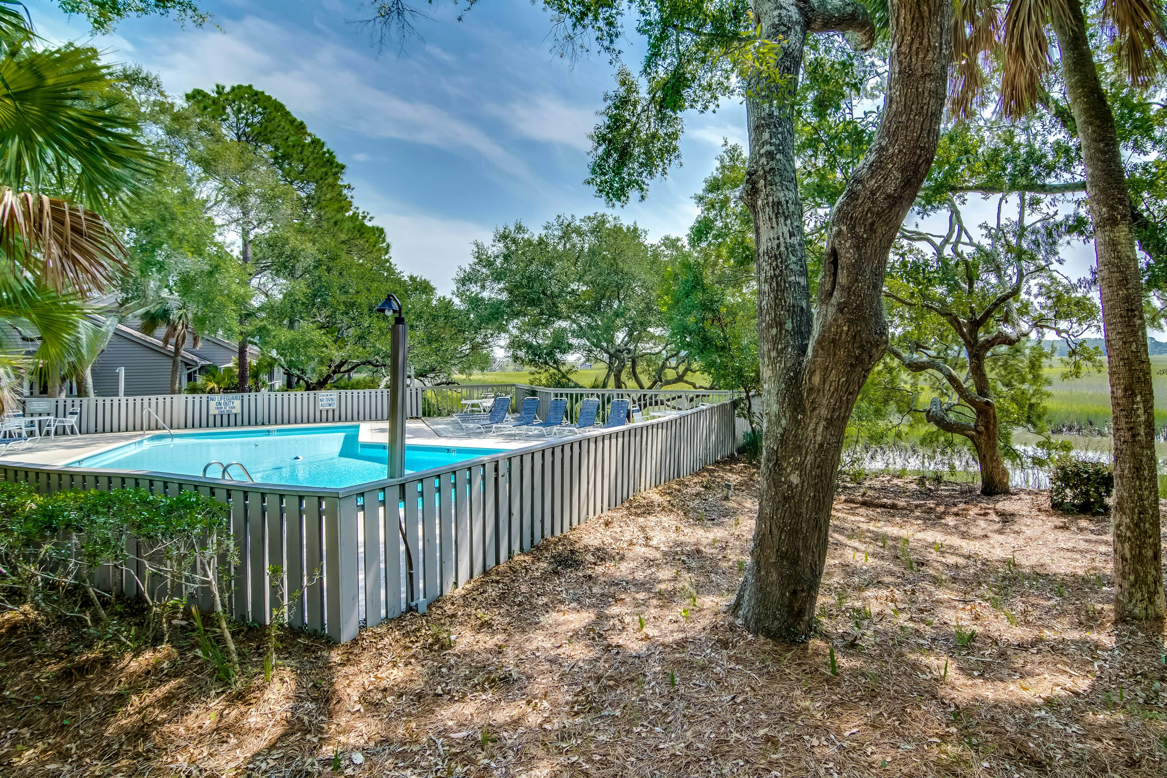 Dog friendly villa with marsh and tidal creek views - access to community pool