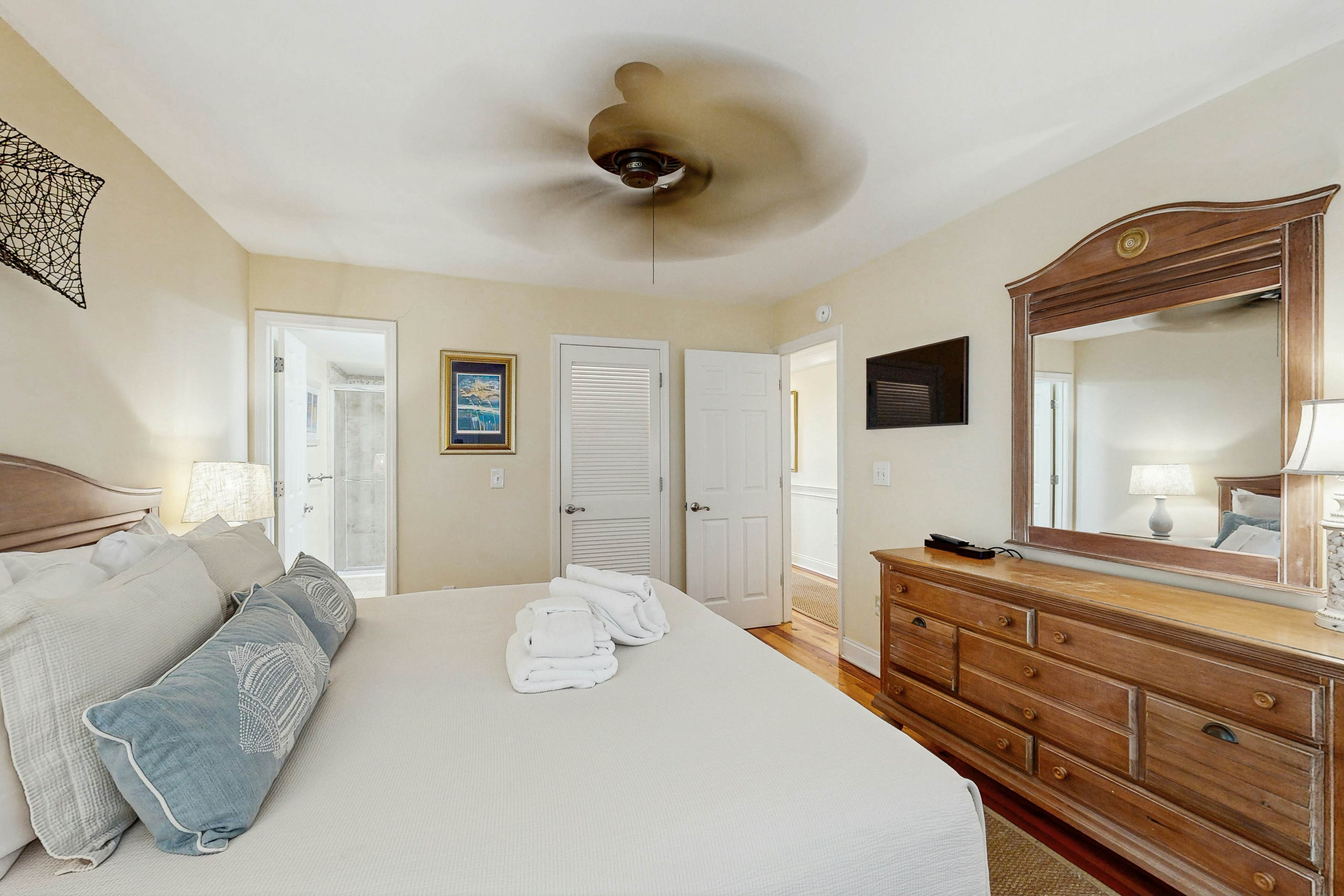 Condo with sunset views, with ocean/inlet views - walk to the Beach Club