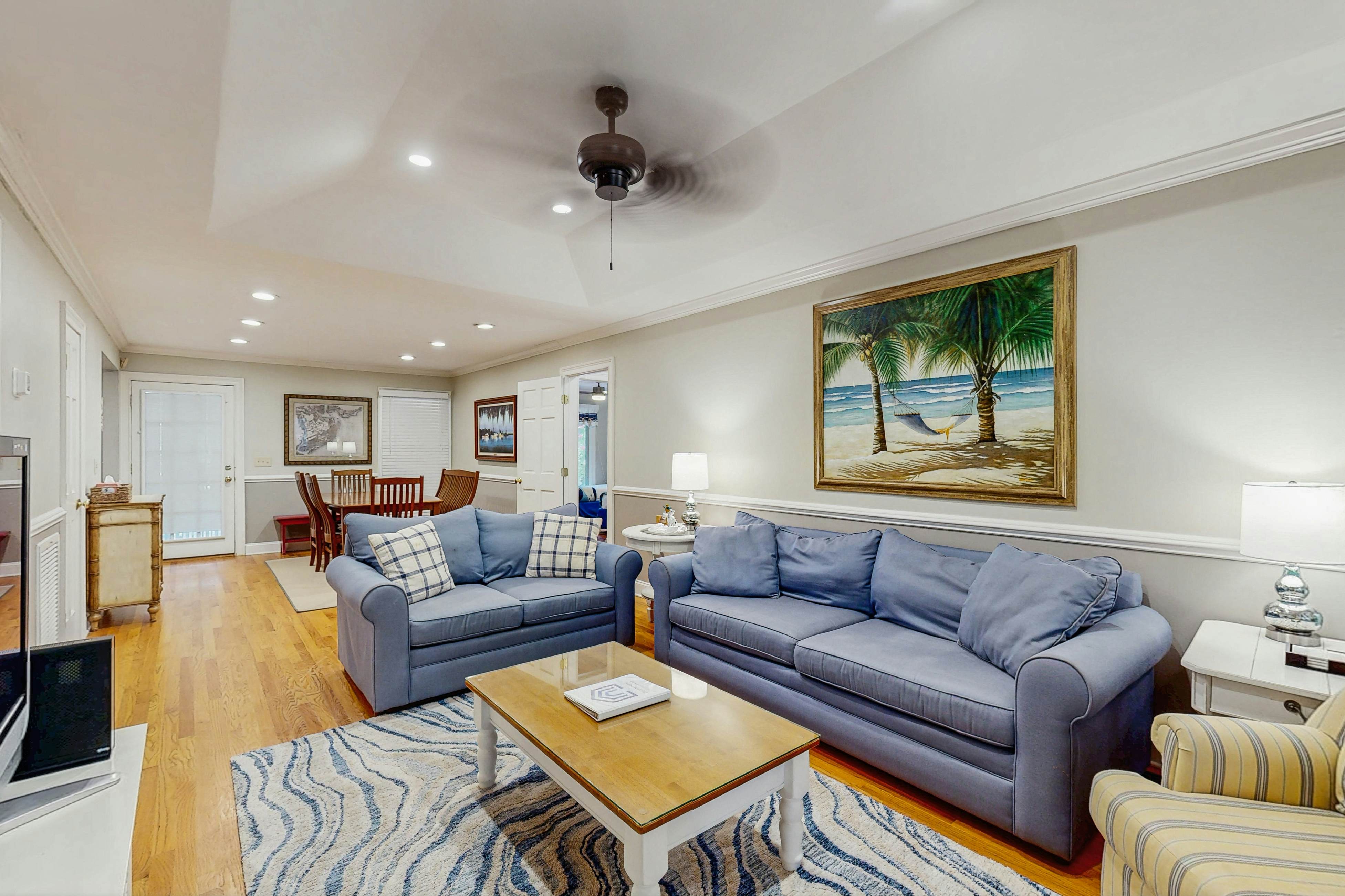 Spacious cottage with pool, tennis courts, gym facility & more