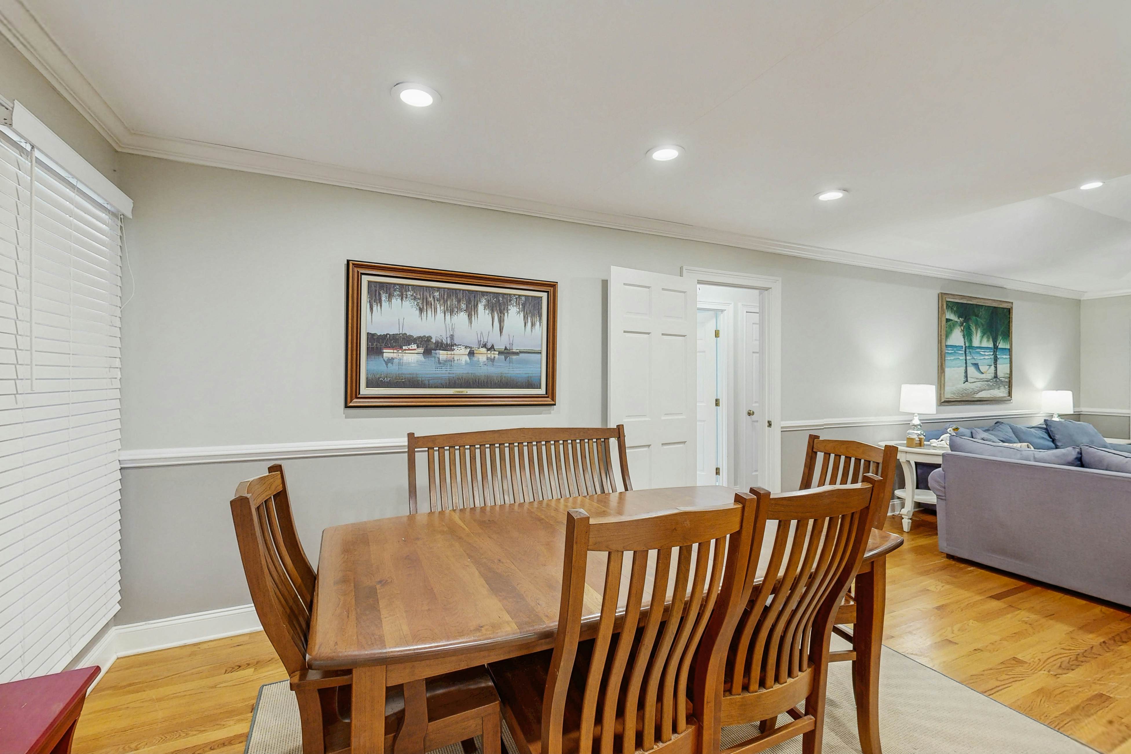 Spacious cottage with pool, tennis courts, gym facility & more