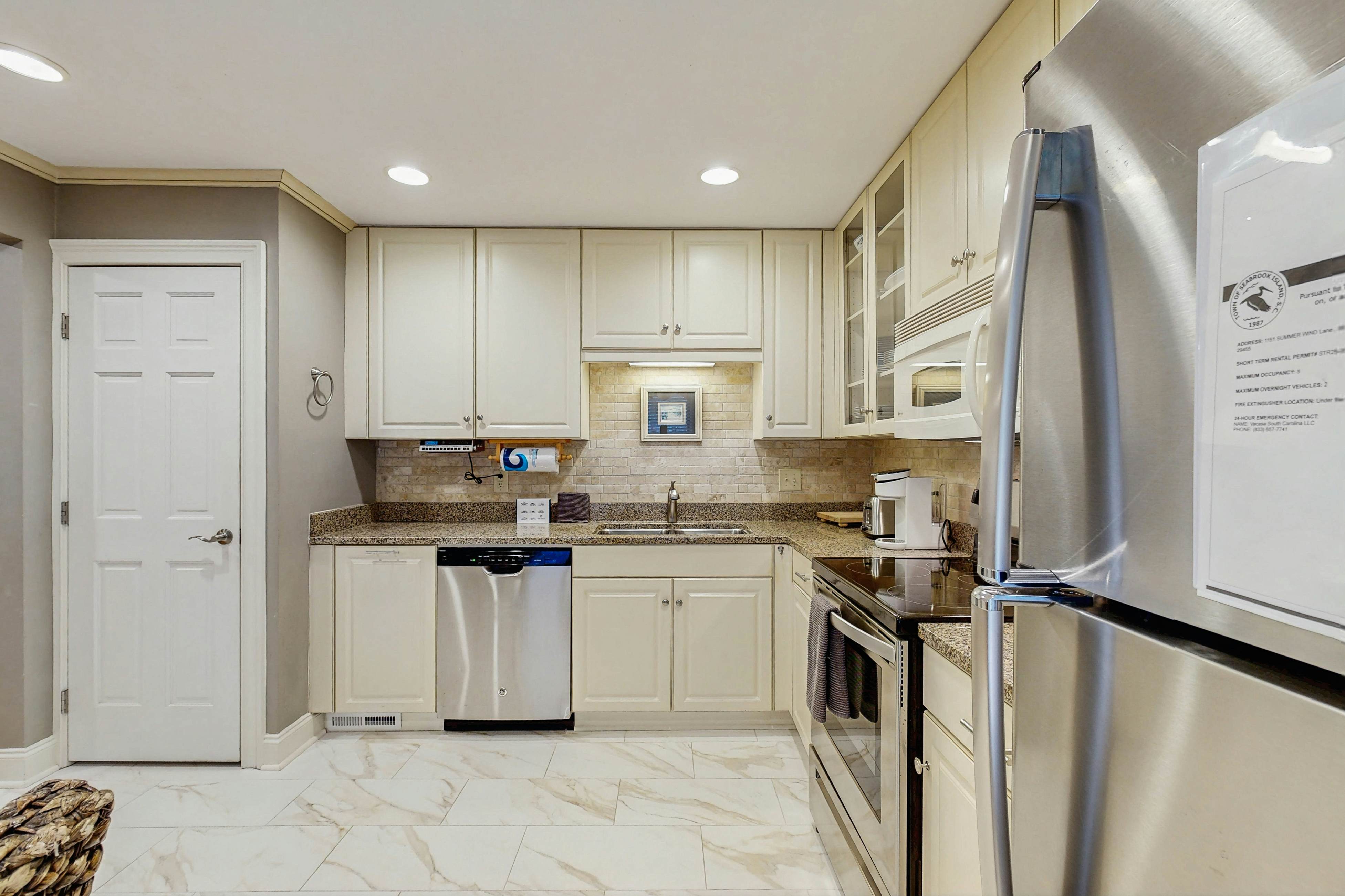 Spacious cottage with pool, tennis courts, gym facility & more