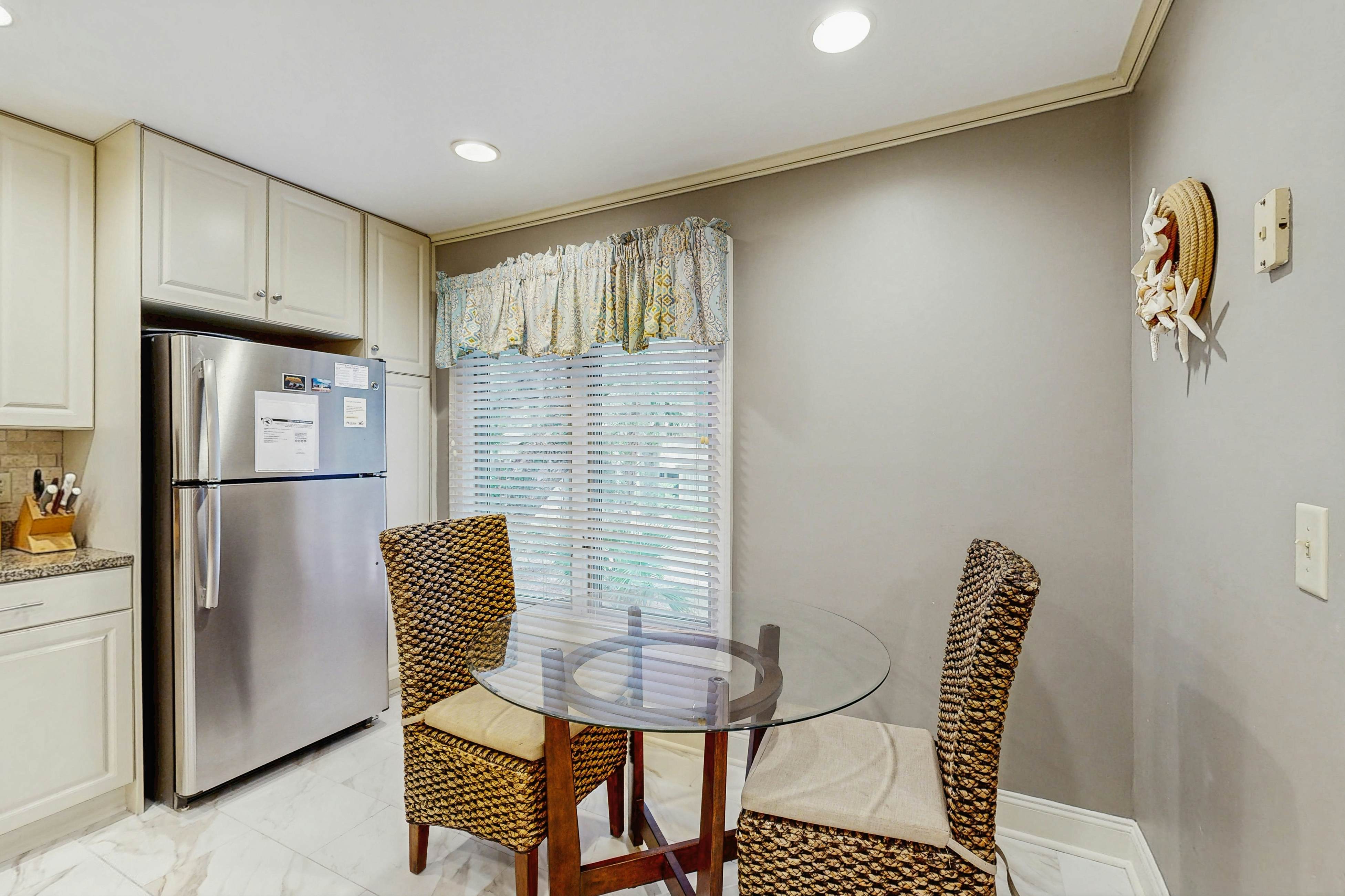 Spacious cottage with pool, tennis courts, gym facility & more