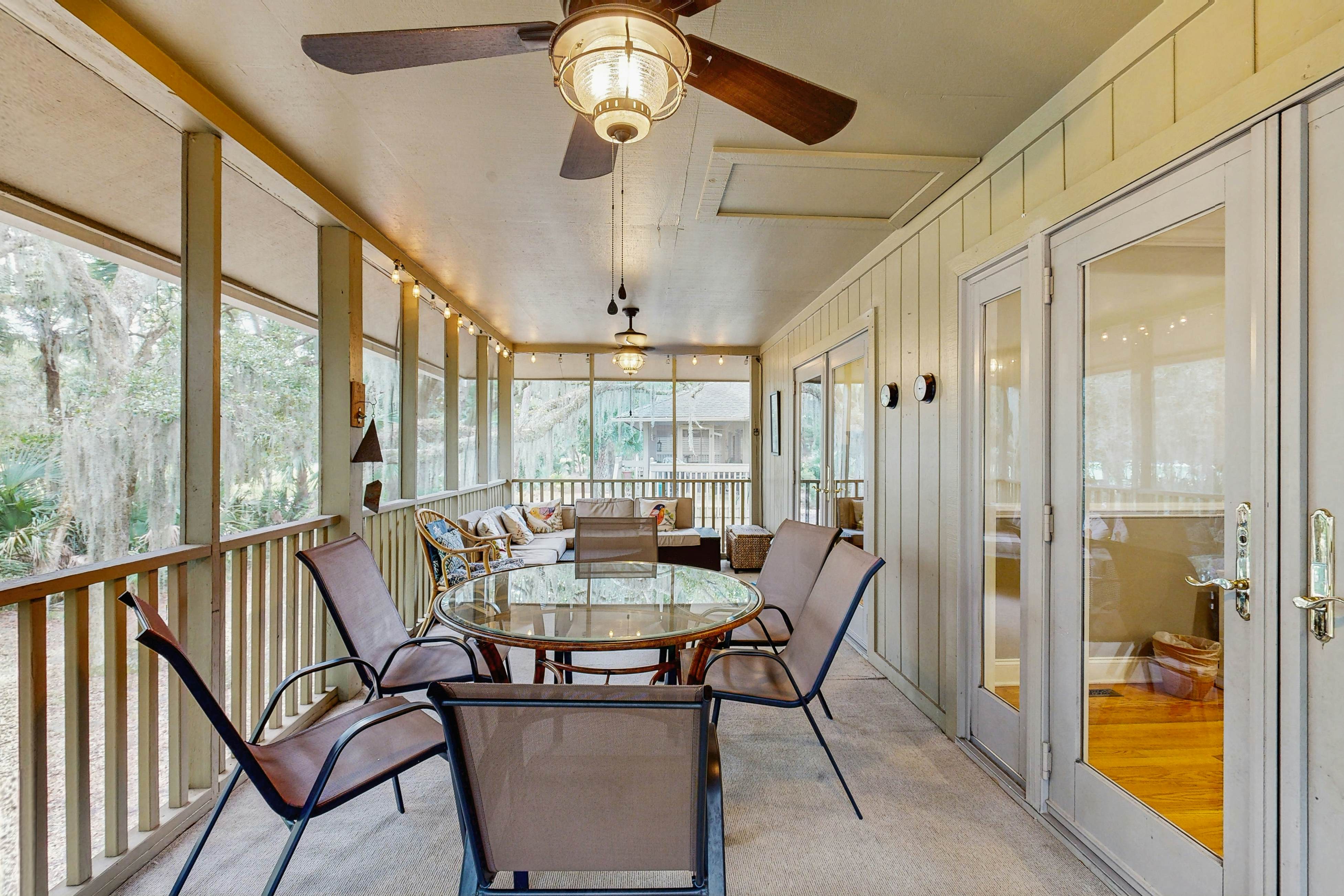 Spacious cottage with pool, tennis courts, gym facility & more