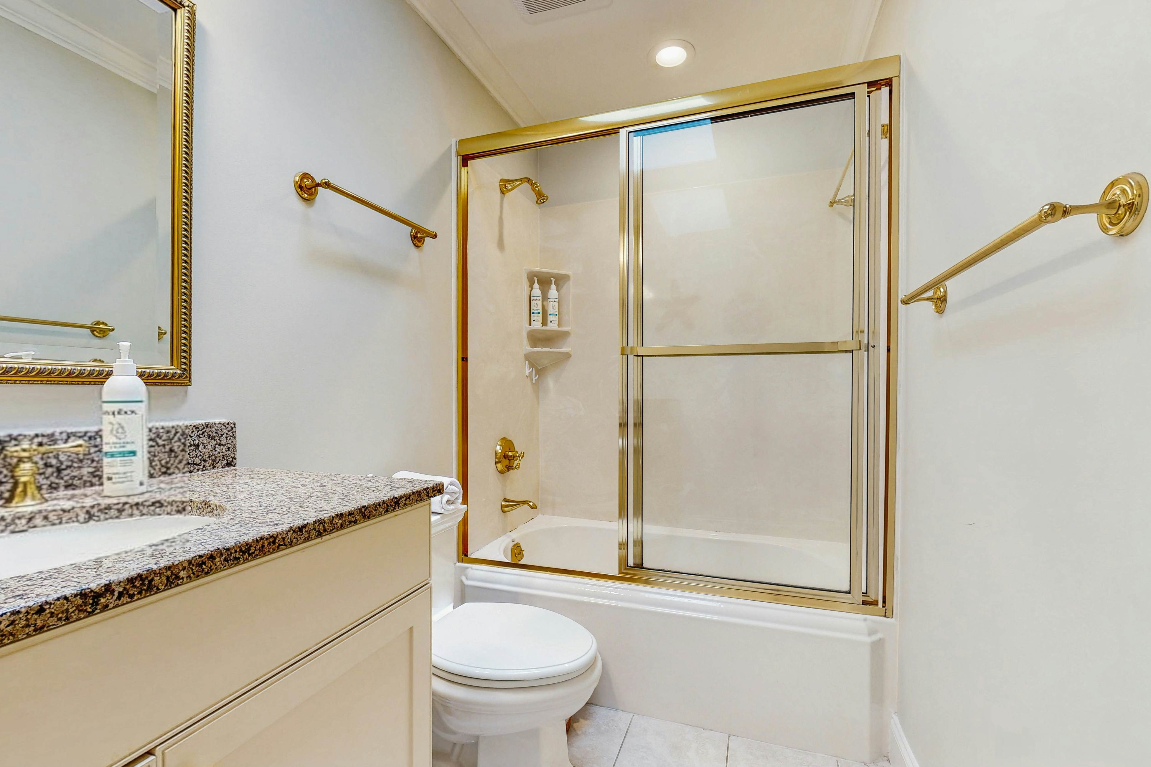 Spacious cottage with pool, tennis courts, gym facility & more