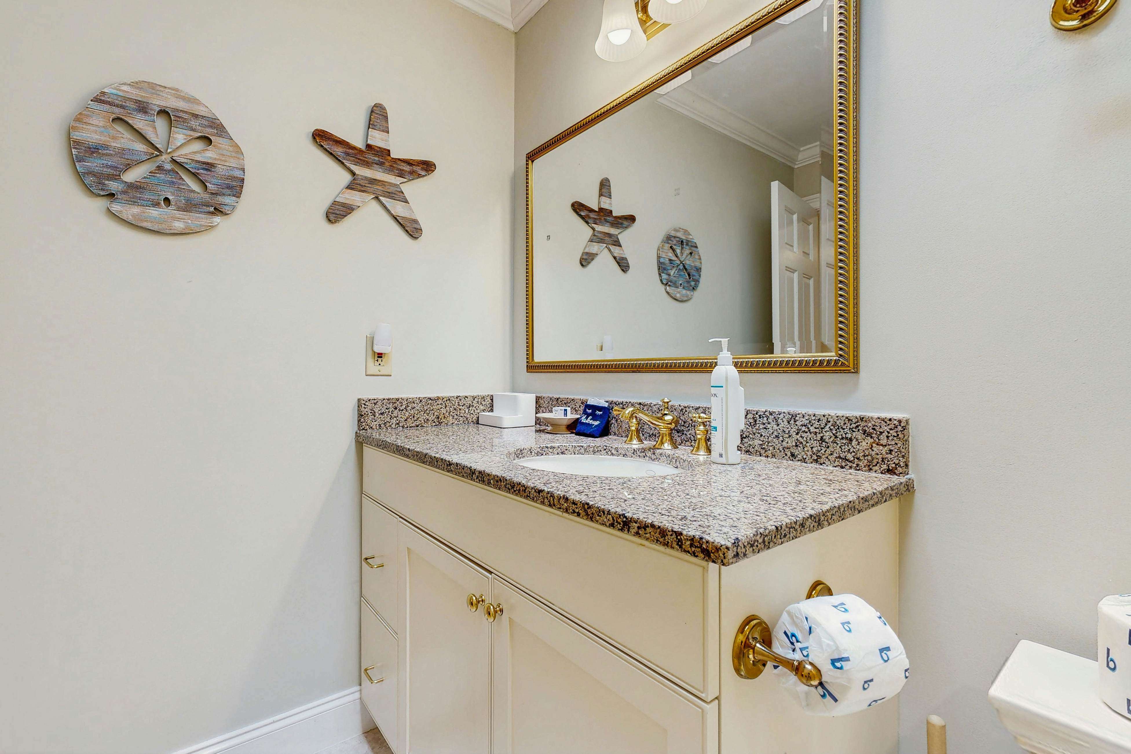 Spacious cottage with pool, tennis courts, gym facility & more