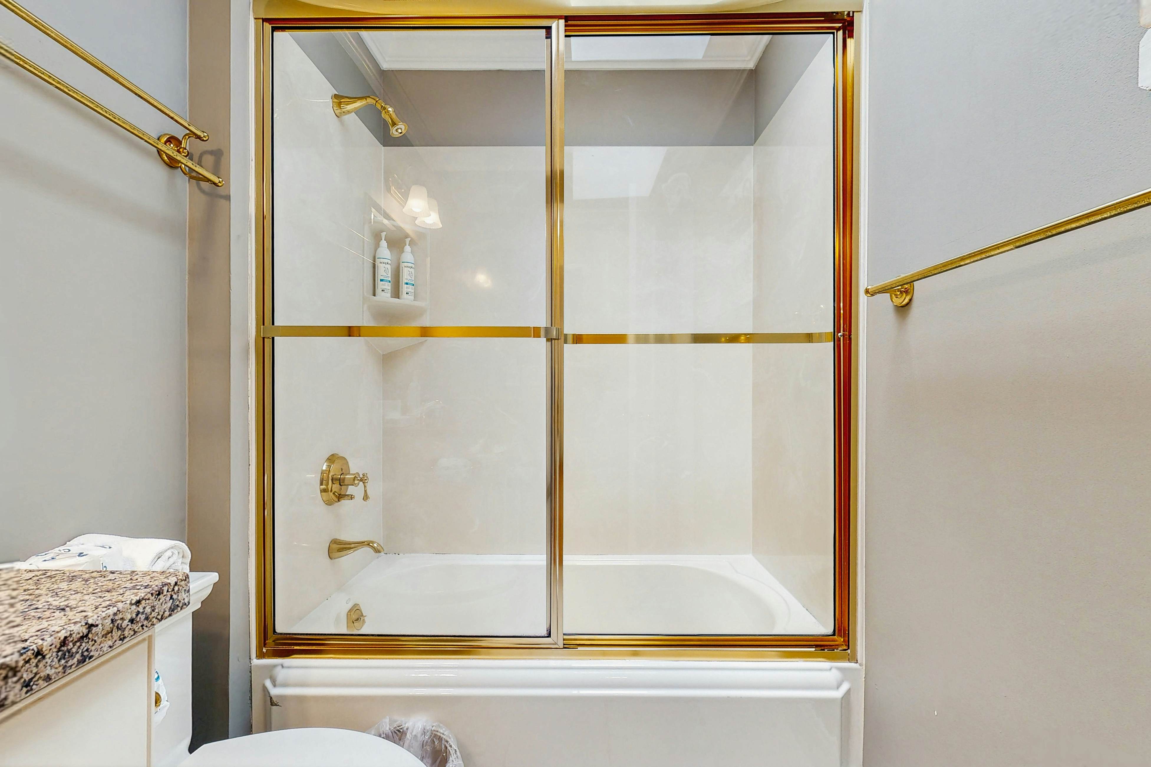 Spacious cottage with pool, tennis courts, gym facility & more