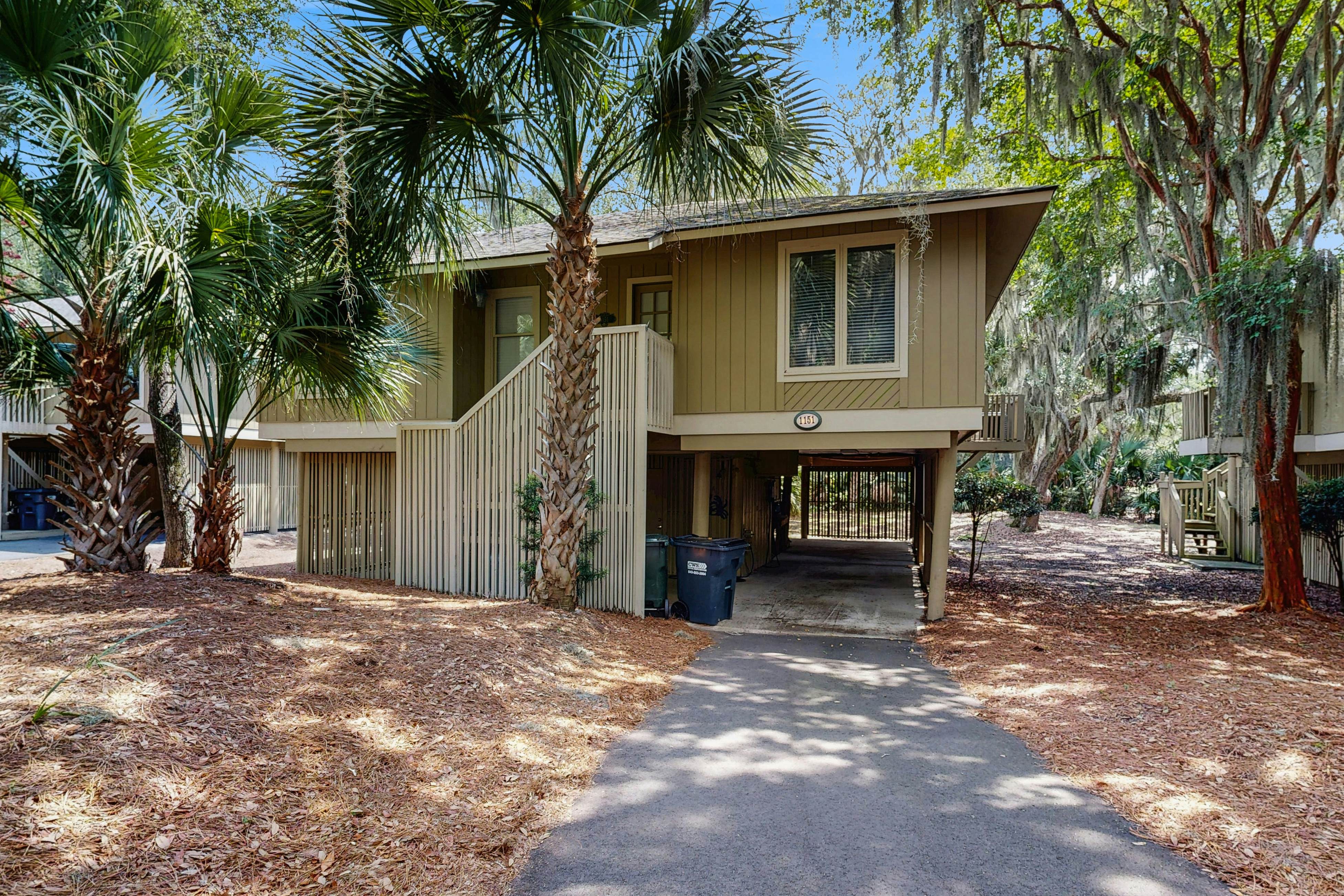 Spacious cottage with pool, tennis courts, gym facility & more