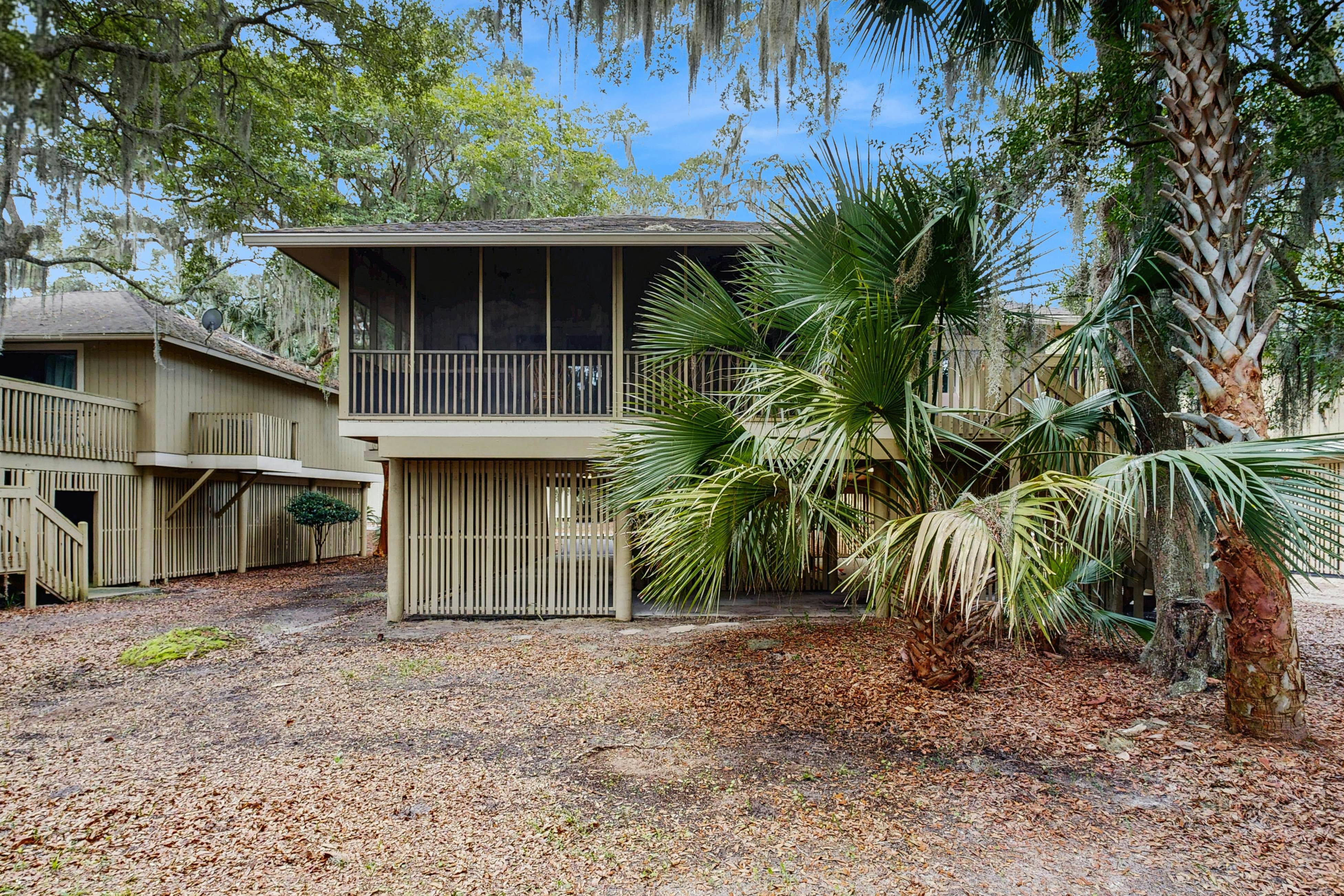 Spacious cottage with pool, tennis courts, gym facility & more