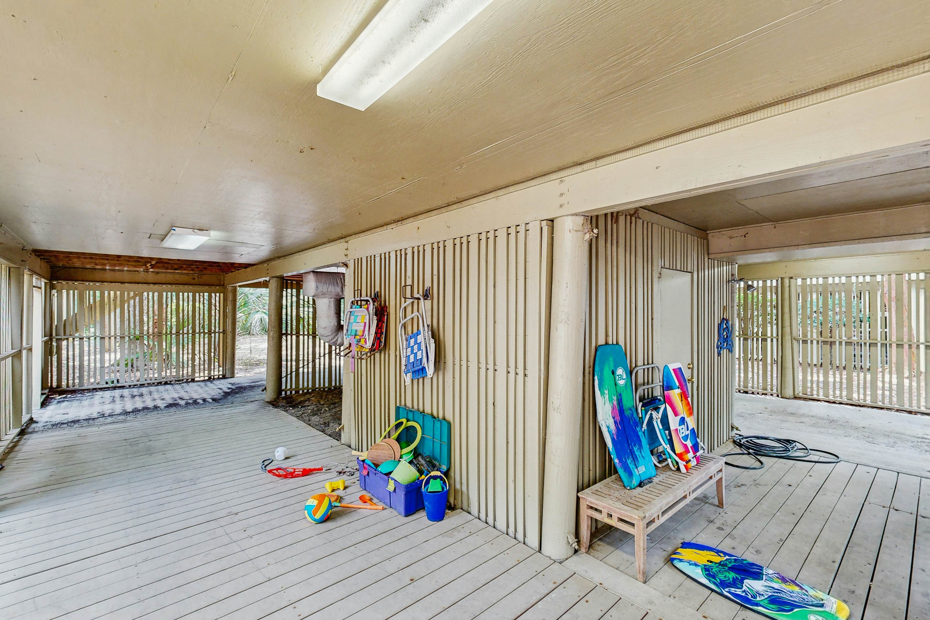 Spacious cottage with pool, tennis courts, gym facility & more