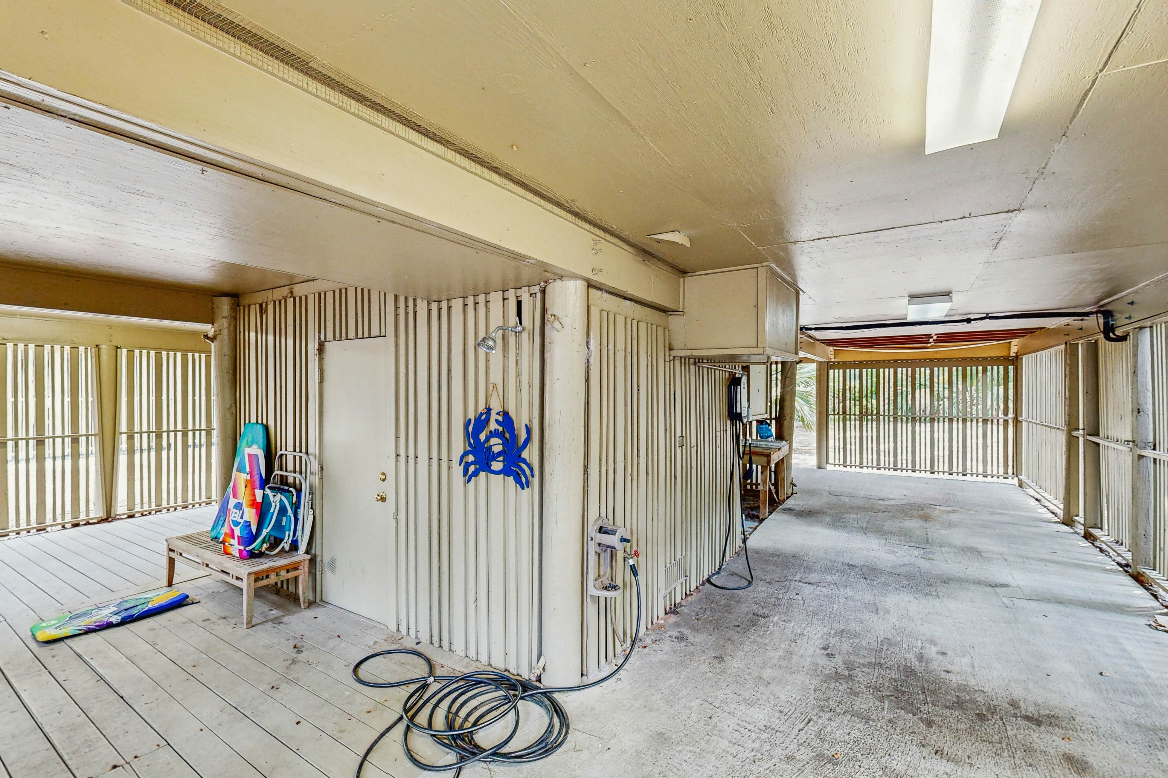 Spacious cottage with pool, tennis courts, gym facility & more