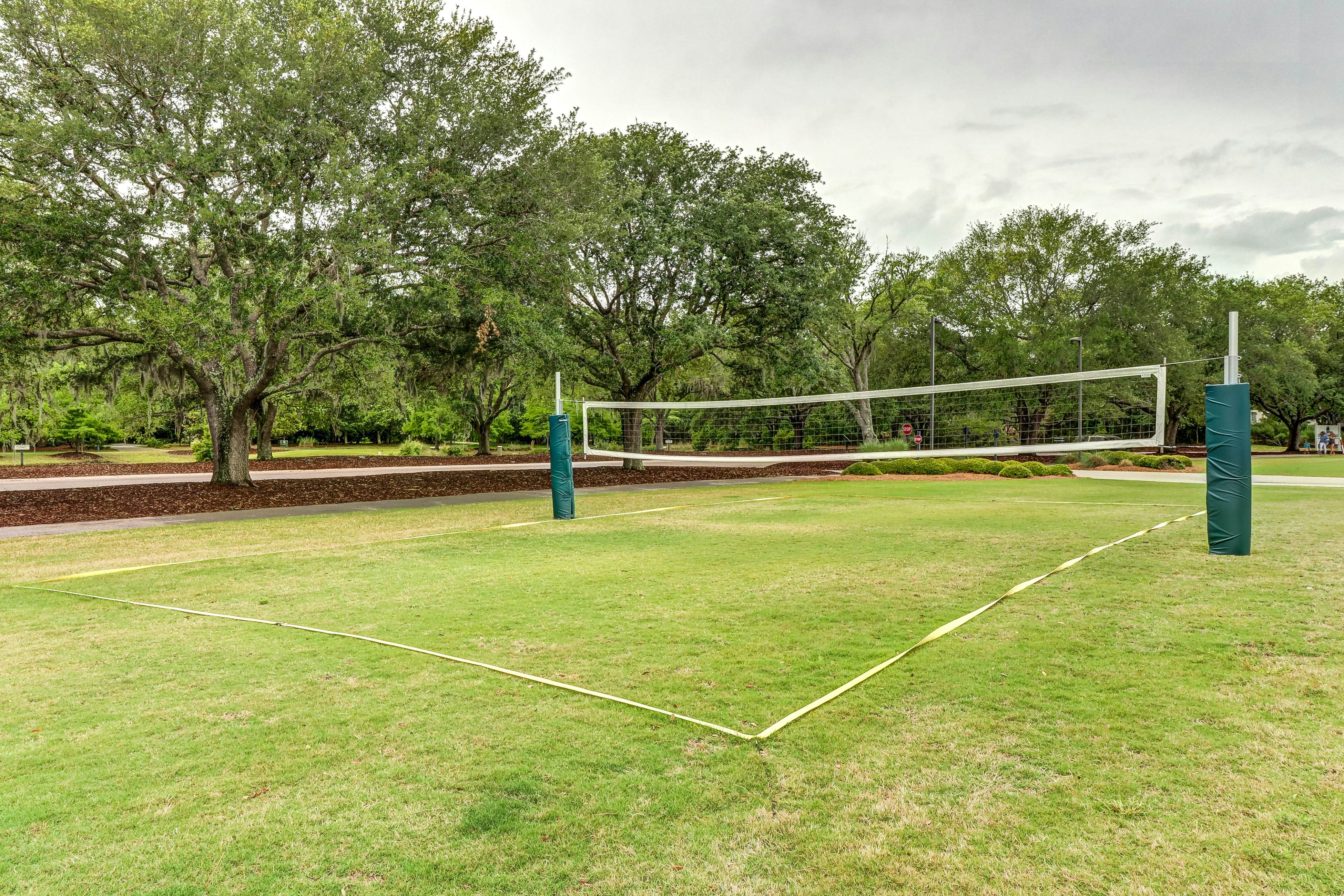 Spacious cottage with pool, tennis courts, gym facility & more