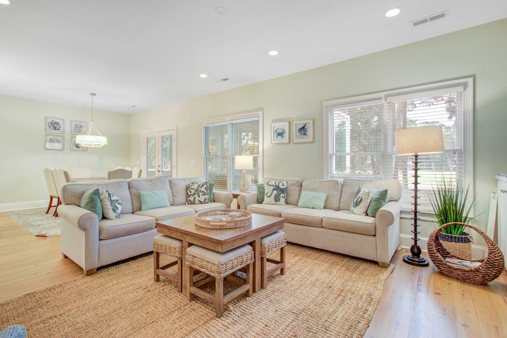 Sunny island home with golf course view, pool, tennis, washer/dryer, & AC