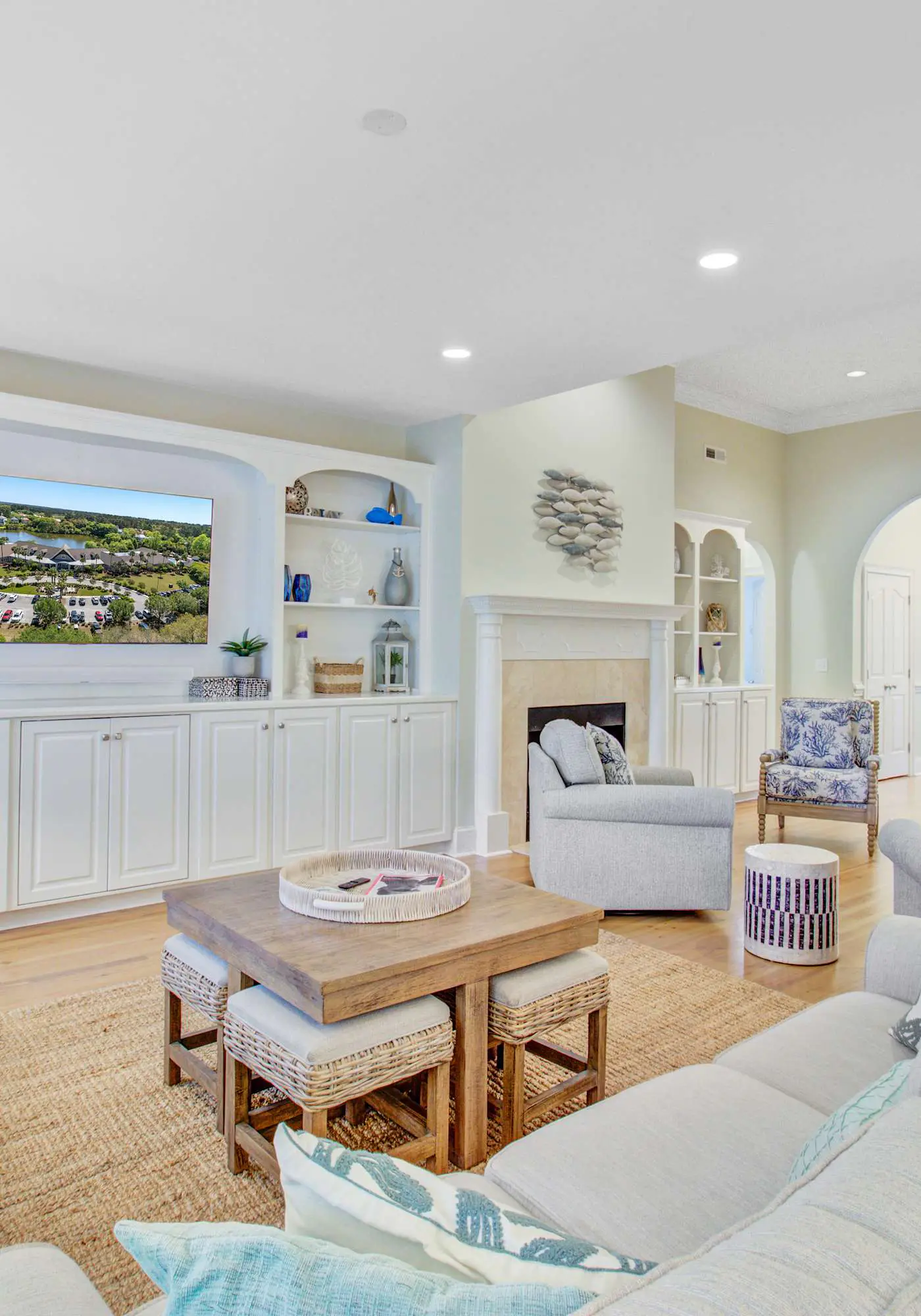 Sunny island home with golf course view, pool, tennis, washer/dryer, & AC