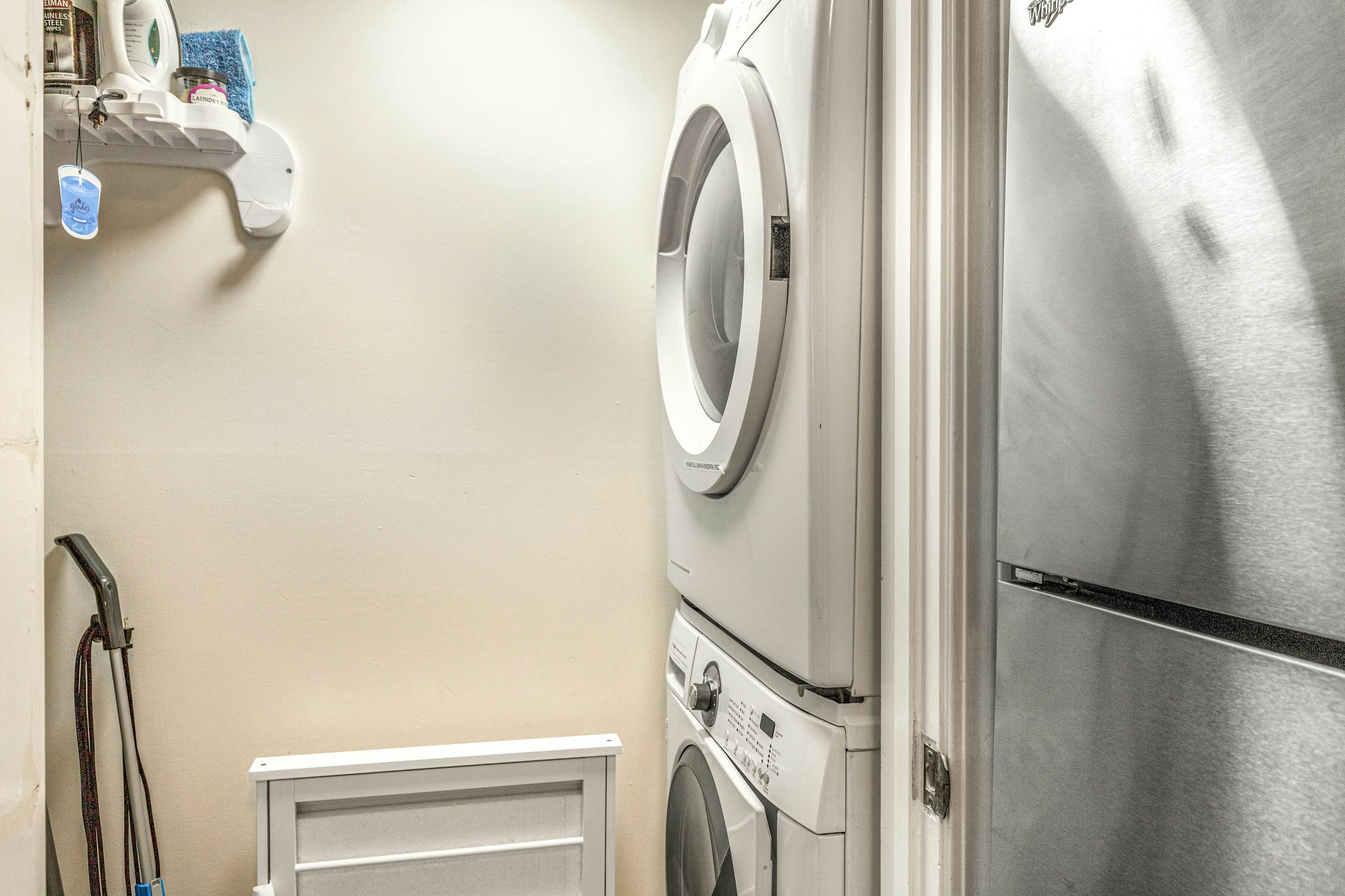 2nd floor villa with water views, lovely balcony & w/d - walk to Beach Club