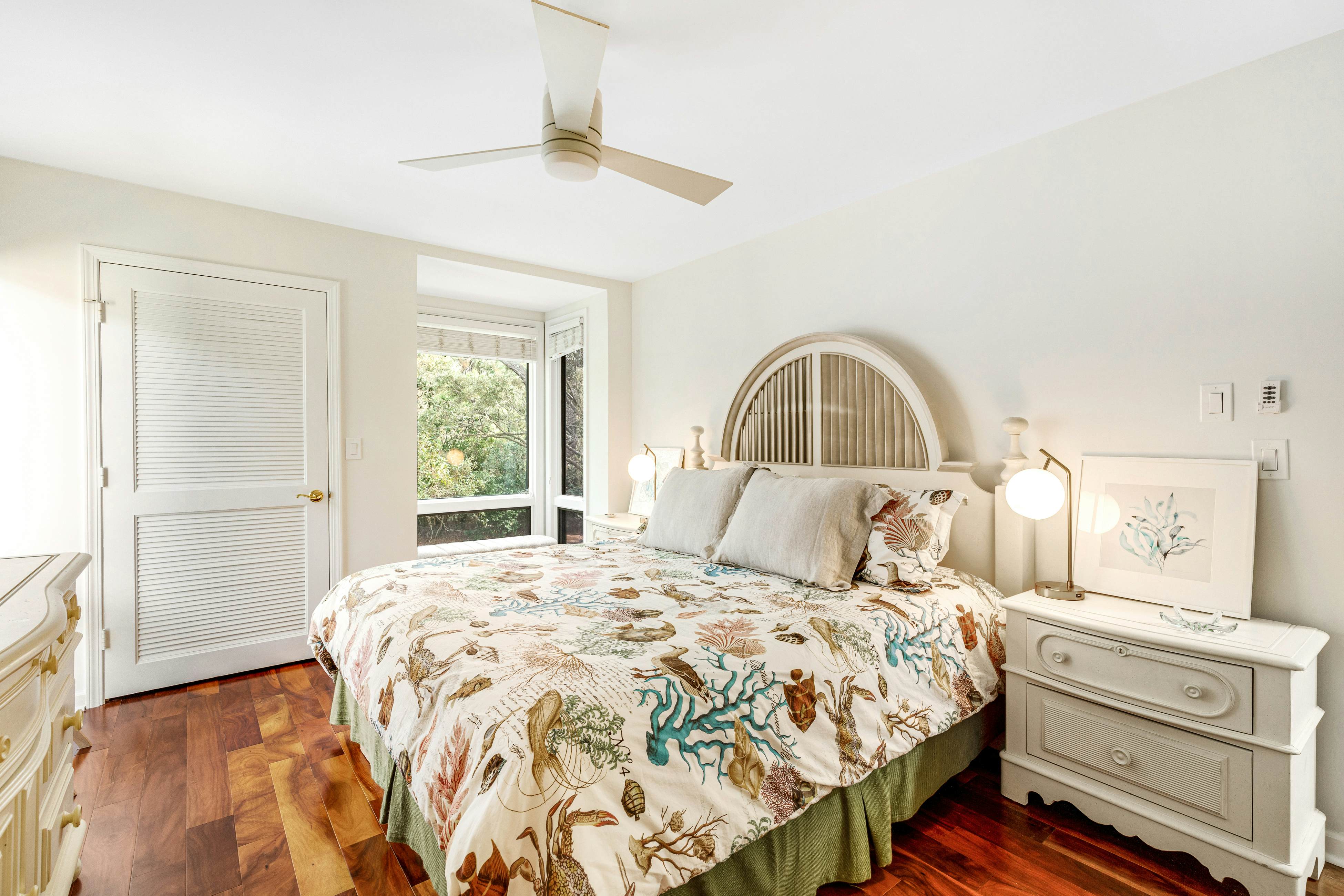 2nd floor villa with water views, lovely balcony & w/d - walk to Beach Club